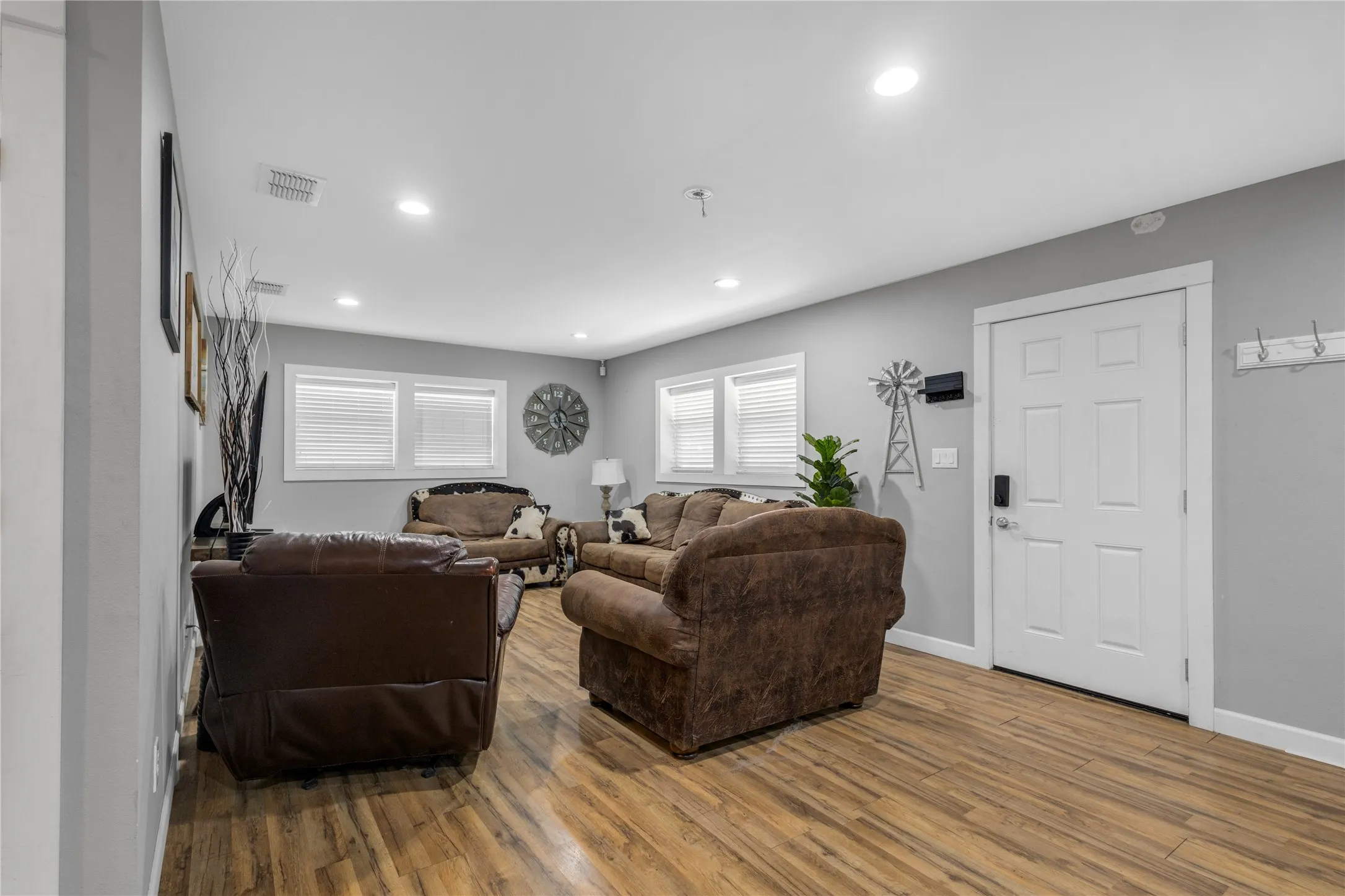 Single Family Residence For Sale in Rains County , 6792 N State Highway 19, Emory, Texas 75440, 2 Bedroom, 1 Bathroom, 3 Garage spaces, 1,296 Sqft, built in 2019, mls#21395445, Real Estate Agent in Emory, Homes For Sale in Rains county, Homes For Sale in Emory, Realtor in Emory Texas, Real Estate Brokerage Independent Realty Texas, Luminita Cordes Realtor