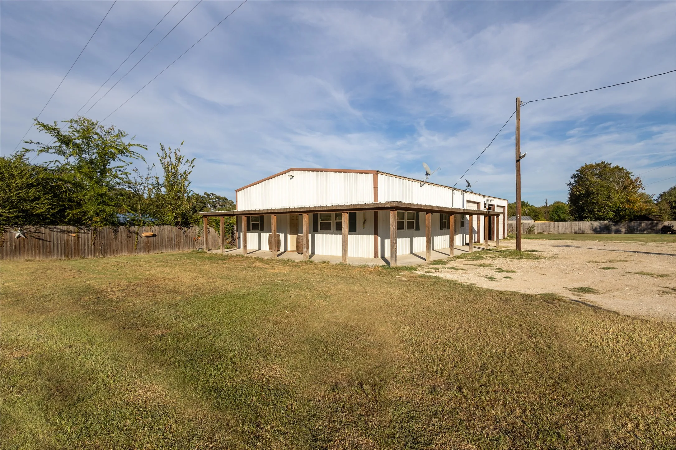 Single Family Residence For Sale in Rains County , 6792 N State Highway 19, Emory, Texas 75440, 2 Bedroom, 1 Bathroom, 3 Garage spaces, 1,296 Sqft, built in 2019, mls#21395445, Real Estate Agent in Emory, Homes For Sale in Rains county, Homes For Sale in Emory, Realtor in Emory Texas, Real Estate Brokerage Independent Realty Texas, Luminita Cordes Realtor