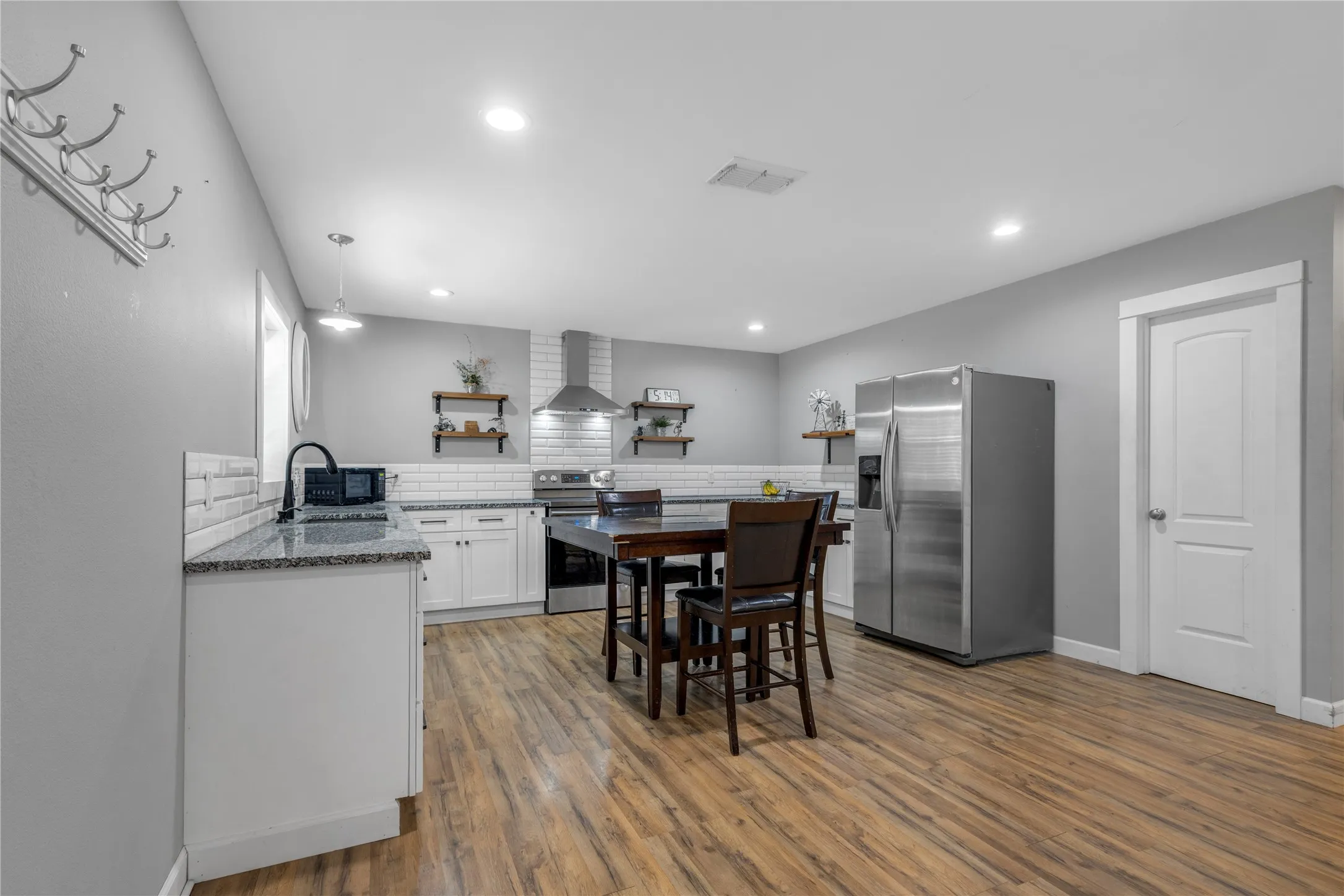 Single Family Residence For Sale in Rains County , 6792 N State Highway 19, Emory, Texas 75440, 2 Bedroom, 1 Bathroom, 3 Garage spaces, 1,296 Sqft, built in 2019, mls#21395445, Real Estate Agent in Emory, Homes For Sale in Rains county, Homes For Sale in Emory, Realtor in Emory Texas, Real Estate Brokerage Independent Realty Texas, Luminita Cordes Realtor