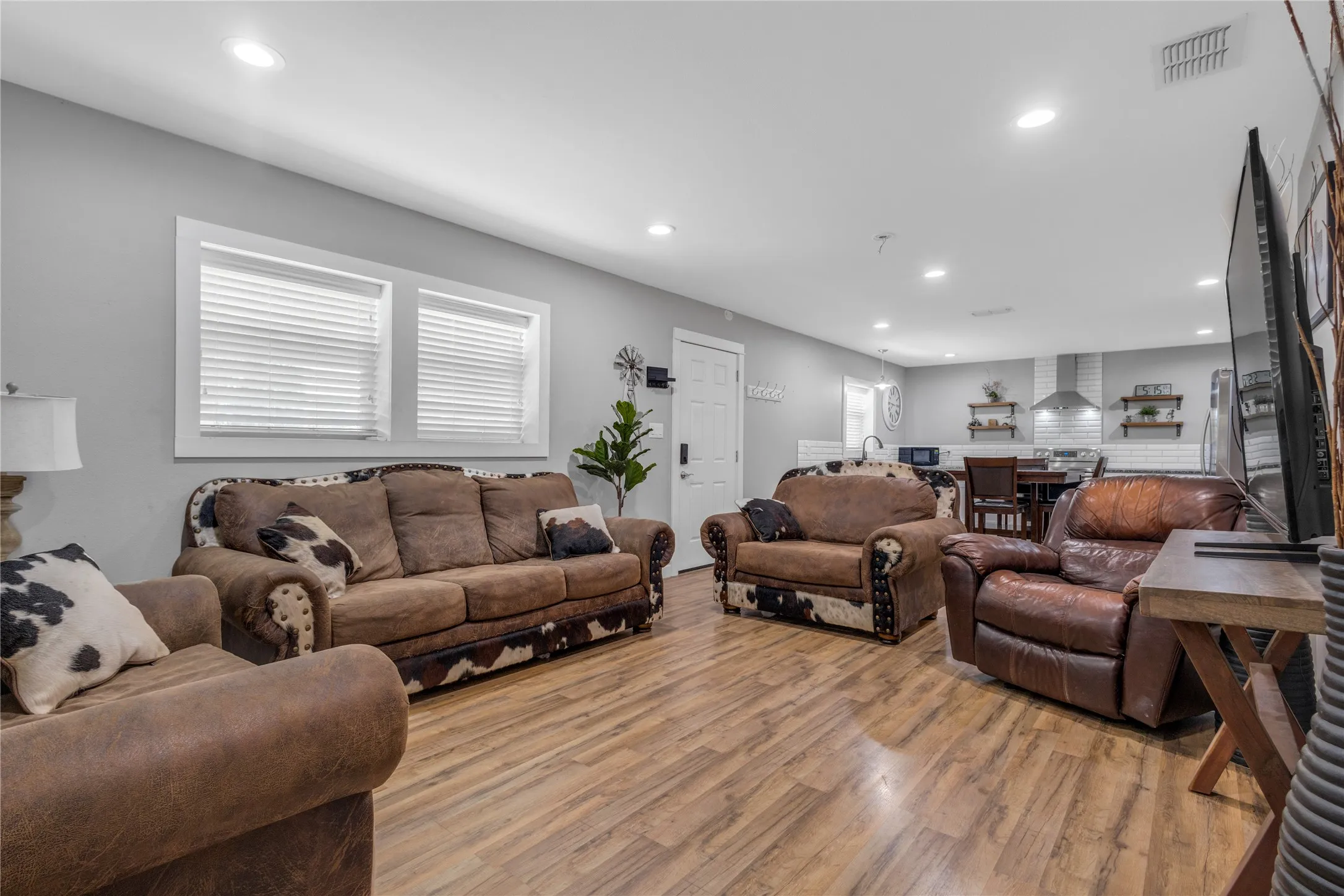 Single Family Residence For Sale in Rains County , 6792 N State Highway 19, Emory, Texas 75440, 2 Bedroom, 1 Bathroom, 3 Garage spaces, 1,296 Sqft, built in 2019, mls#21395445, Real Estate Agent in Emory, Homes For Sale in Rains county, Homes For Sale in Emory, Realtor in Emory Texas, Real Estate Brokerage Independent Realty Texas, Luminita Cordes Realtor