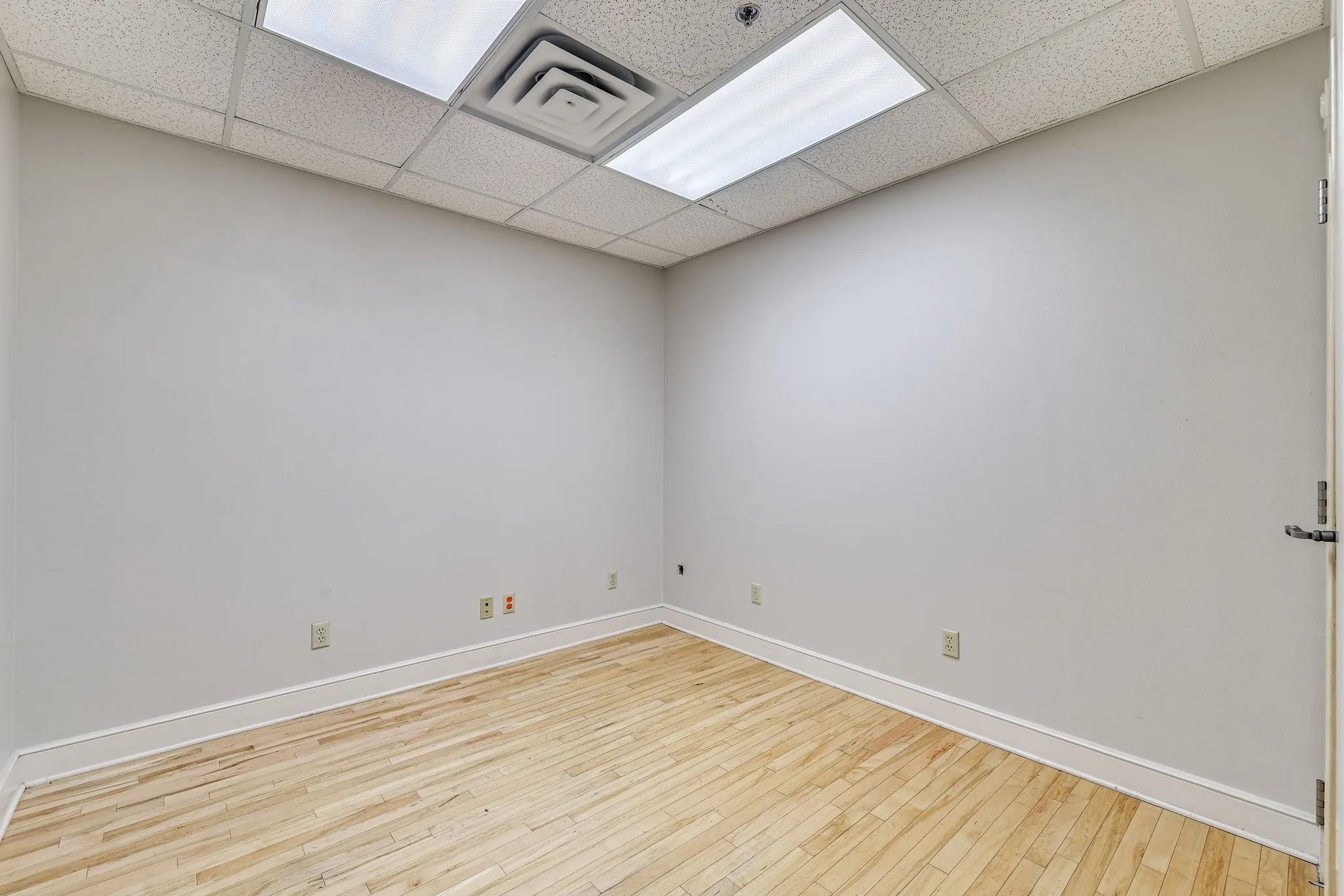 Retail For Sale in Tom Green County , 25 S Chadbourne Street, San Angelo, Texas 76903, 0, 0, Garage spaces, 0 Sqft, built in 1956, mls#21396999, Real Estate Agent in San Angelo, Homes For Sale in Tom Green county, Homes For Sale in San Angelo, Realtor in San Angelo Texas, Real Estate Brokerage Independent Realty Texas, Luminita Cordes Realtor