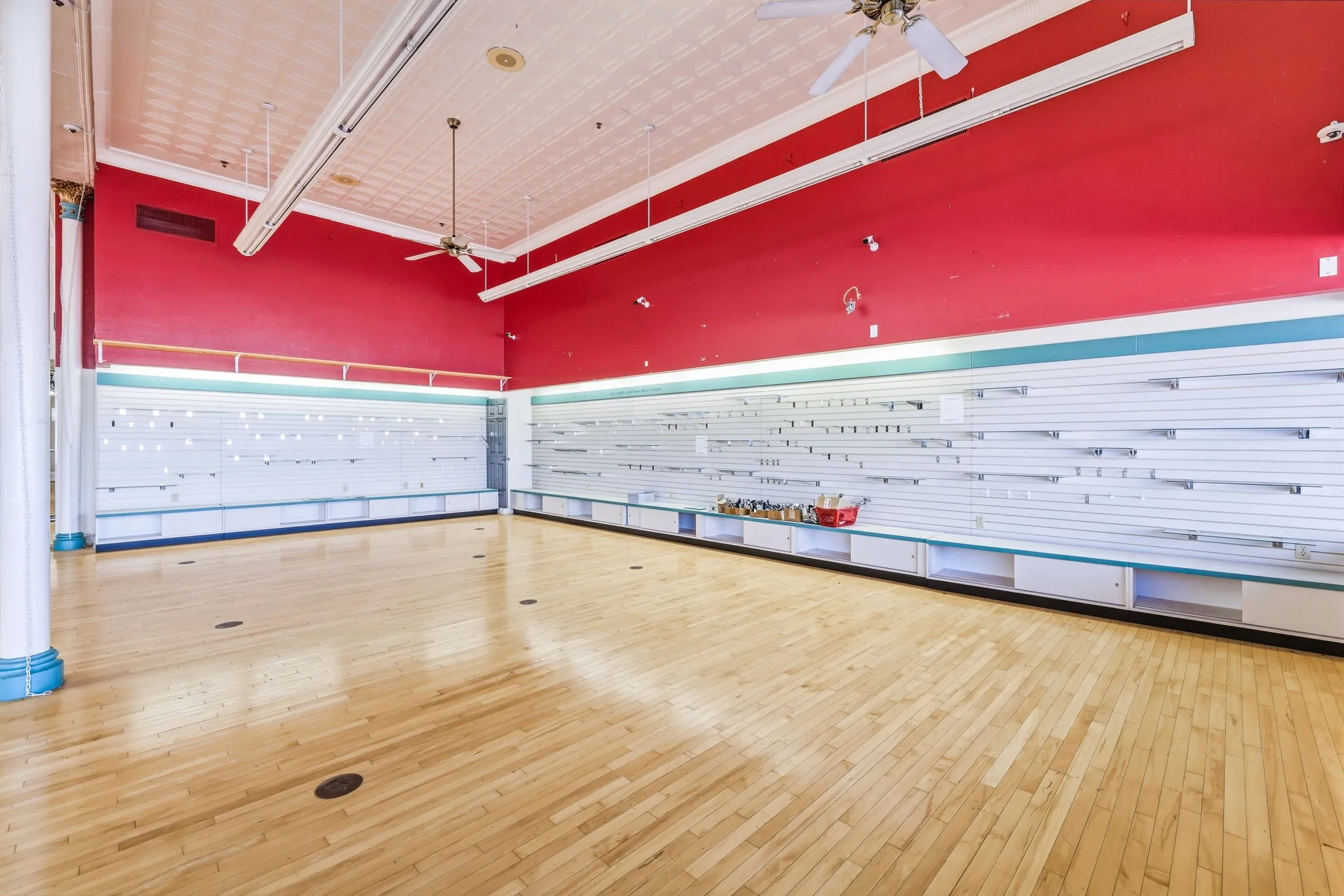 Retail For Sale in Tom Green County , 25 S Chadbourne Street, San Angelo, Texas 76903, 0, 0, Garage spaces, 0 Sqft, built in 1956, mls#21396999, Real Estate Agent in San Angelo, Homes For Sale in Tom Green county, Homes For Sale in San Angelo, Realtor in San Angelo Texas, Real Estate Brokerage Independent Realty Texas, Luminita Cordes Realtor