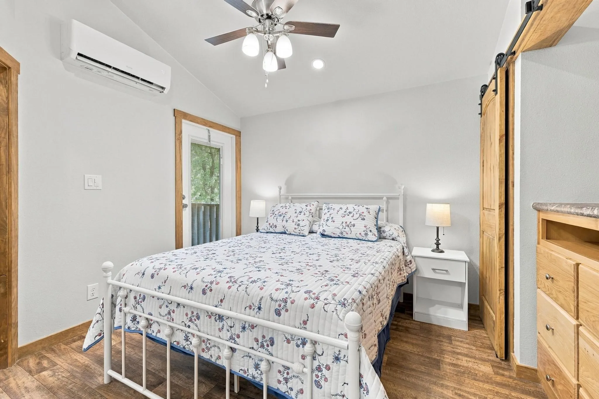 Single Family Residence For Sale in Grayson County , 140 Davidson Circle, Pottsboro, Texas 75076, 1 Bedroom, 1 Bathroom, Garage spaces, 394 Sqft, built in 2024, mls#21396355, Real Estate Agent in Pottsboro, Homes For Sale in Grayson county, Homes For Sale in Pottsboro, Realtor in Pottsboro Texas, Real Estate Brokerage Independent Realty Texas, Luminita Cordes Realtor