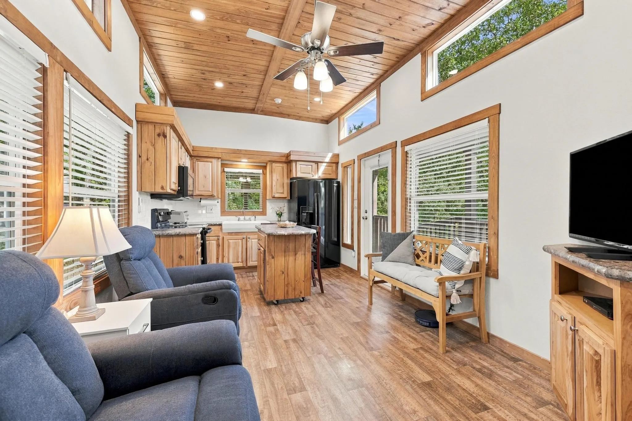 Single Family Residence For Sale in Grayson County , 140 Davidson Circle, Pottsboro, Texas 75076, 1 Bedroom, 1 Bathroom, Garage spaces, 394 Sqft, built in 2024, mls#21396355, Real Estate Agent in Pottsboro, Homes For Sale in Grayson county, Homes For Sale in Pottsboro, Realtor in Pottsboro Texas, Real Estate Brokerage Independent Realty Texas, Luminita Cordes Realtor