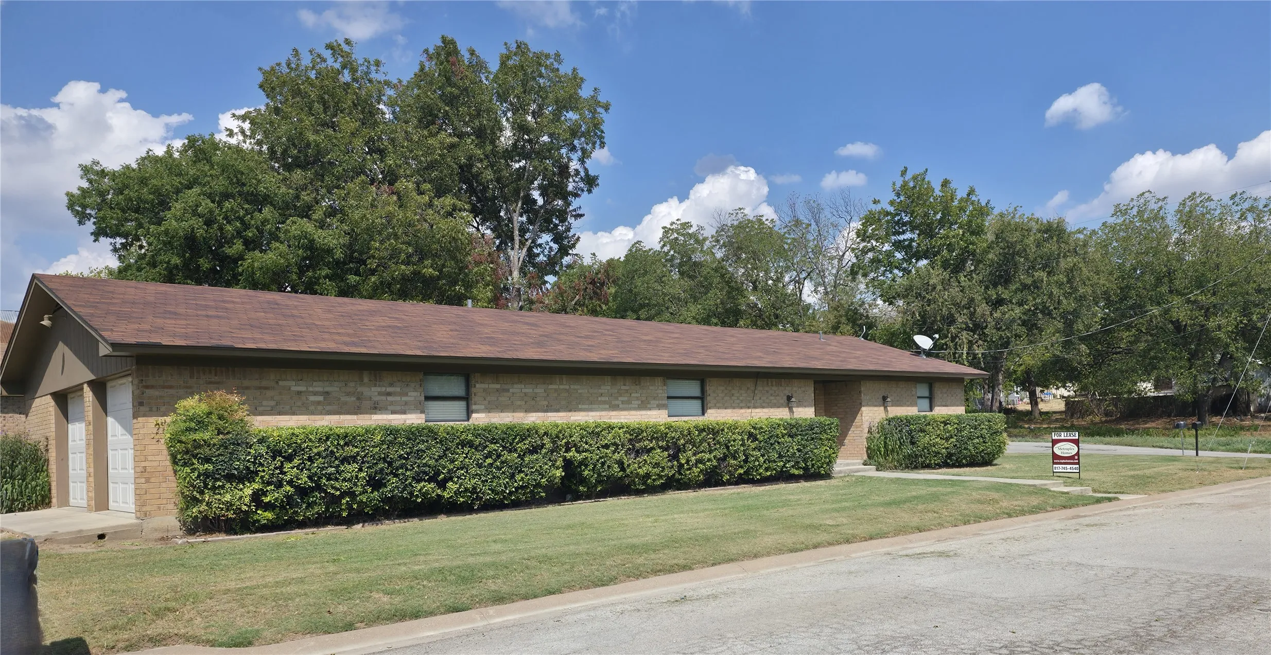 Single Family Residence For Rent in Wise County , 107 E Hallsell Street, Decatur, Texas 76234, 3 Bedroom, 2 Bathroom, 2 Garage spaces, 1,963 Sqft, built in 1980, mls#21397013, Real Estate Agent in Decatur, Homes For Rent in Wise county, Homes For Rent in Decatur, Realtor in Decatur Texas, Real Estate Brokerage Independent Realty Texas, Luminita Cordes Realtor