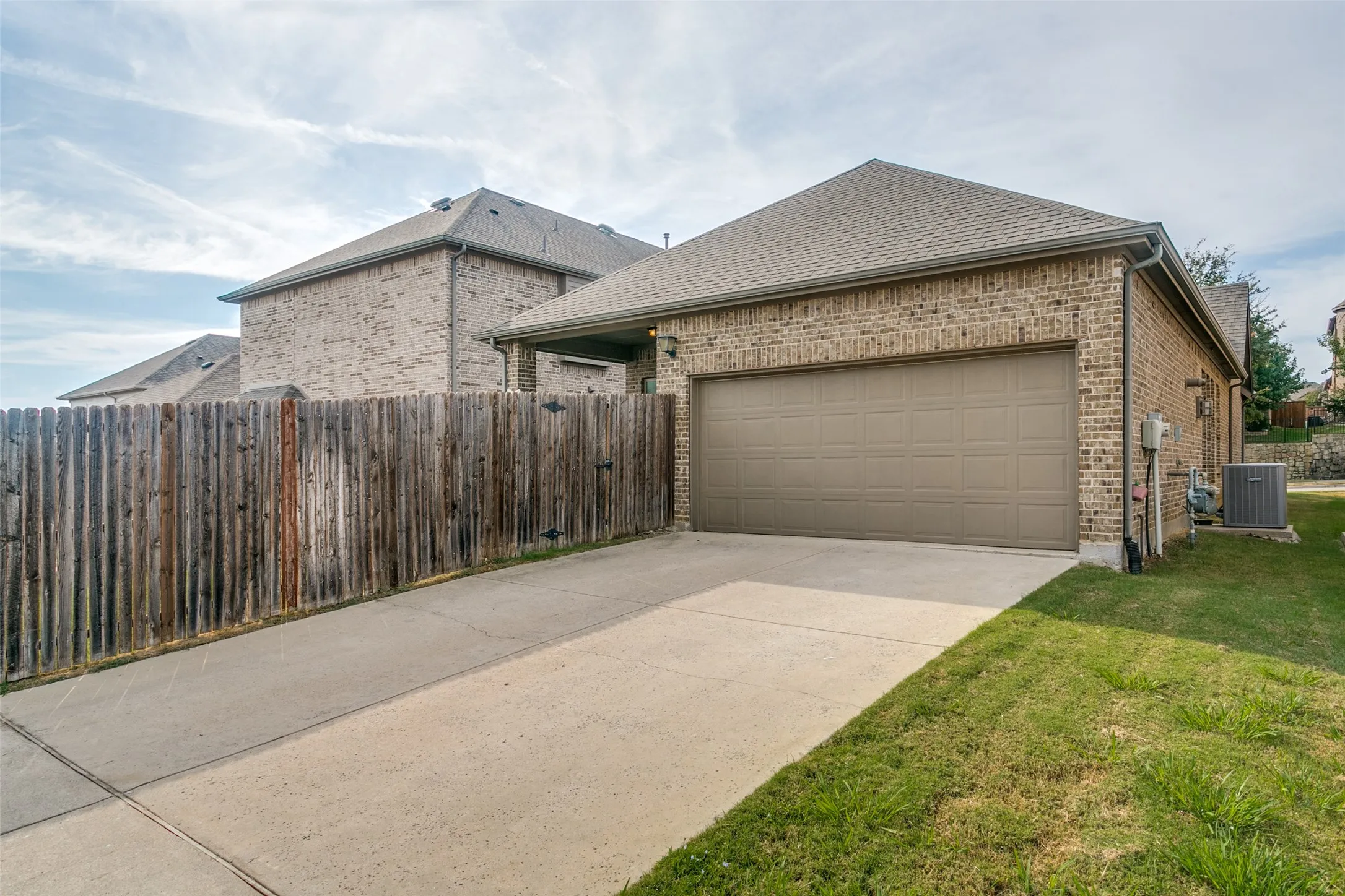 Single Family Residence For Sale in Dallas County , 3639 Chesterfield Street, Irving, Texas 75038, 3 Bedroom, 2 Bathroom, 2 Garage spaces, 1,506 Sqft, built in 2016, mls#21394036, Real Estate Agent in Irving, Homes For Sale in Dallas county, Homes For Sale in Irving, Realtor in Irving Texas, Real Estate Brokerage Independent Realty Texas, Luminita Cordes Realtor