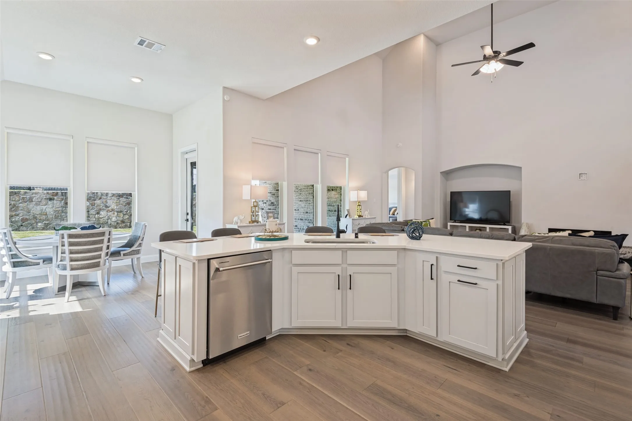 Single Family Residence For Sale in Rockwall County , 3808 Majesty Court, Heath, Texas 75032, 4 Bedroom, 4 Bathroom, 3 Garage spaces, 3,758 Sqft, built in 2024, mls#21396975, Real Estate Agent in Heath, Homes For Sale in Rockwall county, Homes For Sale in Heath, Realtor in Heath Texas, Real Estate Brokerage Independent Realty Texas, Luminita Cordes Realtor