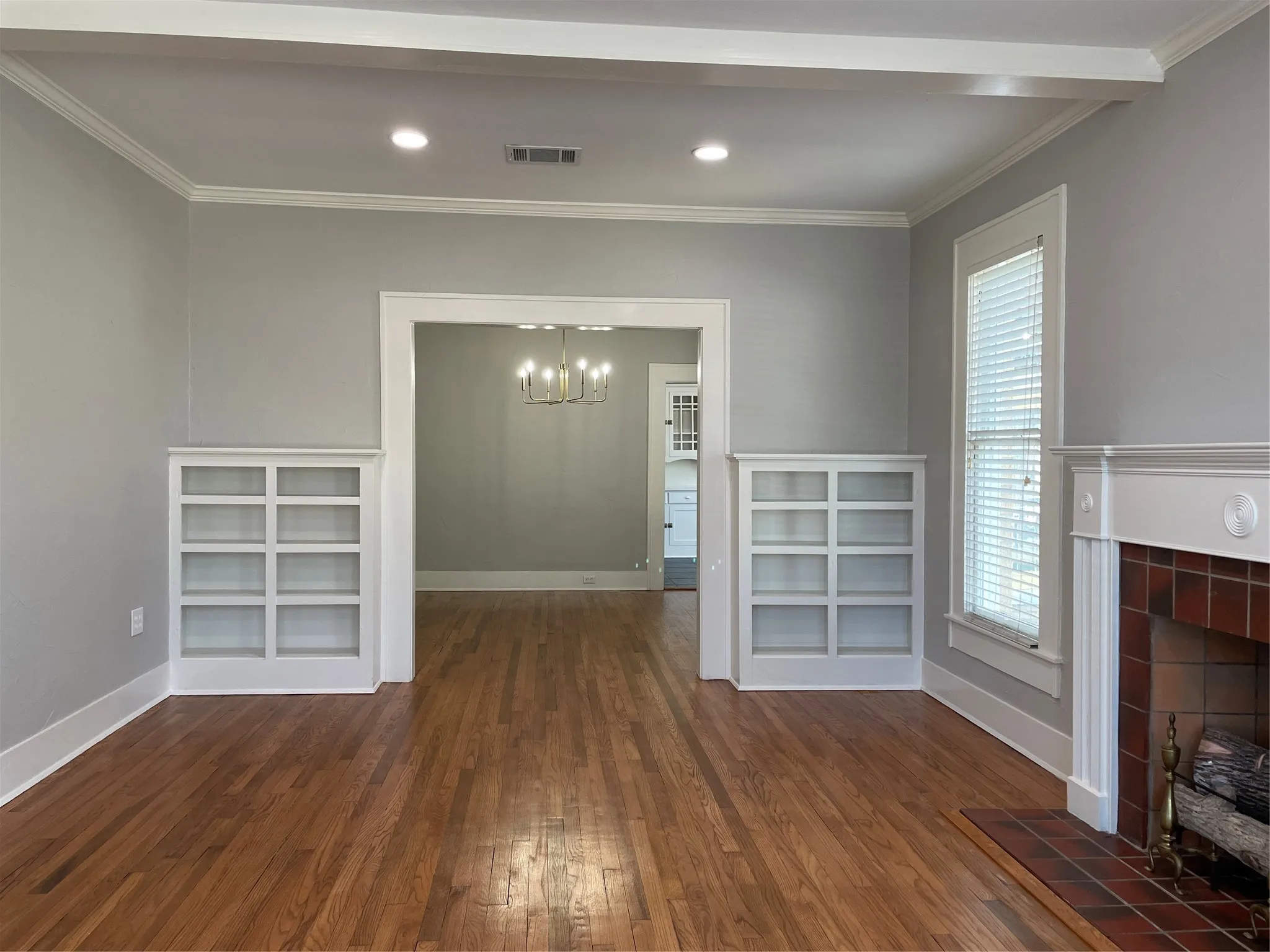 Single Family Residence For Sale in Henderson County , 300 S Prairieville Street, Athens, Texas 75751, 3 Bedroom, 2 Bathroom, 1 Garage spaces, 1,838 Sqft, built in 1937, mls#21388845, Real Estate Agent in Athens, Homes For Sale in Henderson county, Homes For Sale in Athens, Realtor in Athens Texas, Real Estate Brokerage Independent Realty Texas, Luminita Cordes Realtor