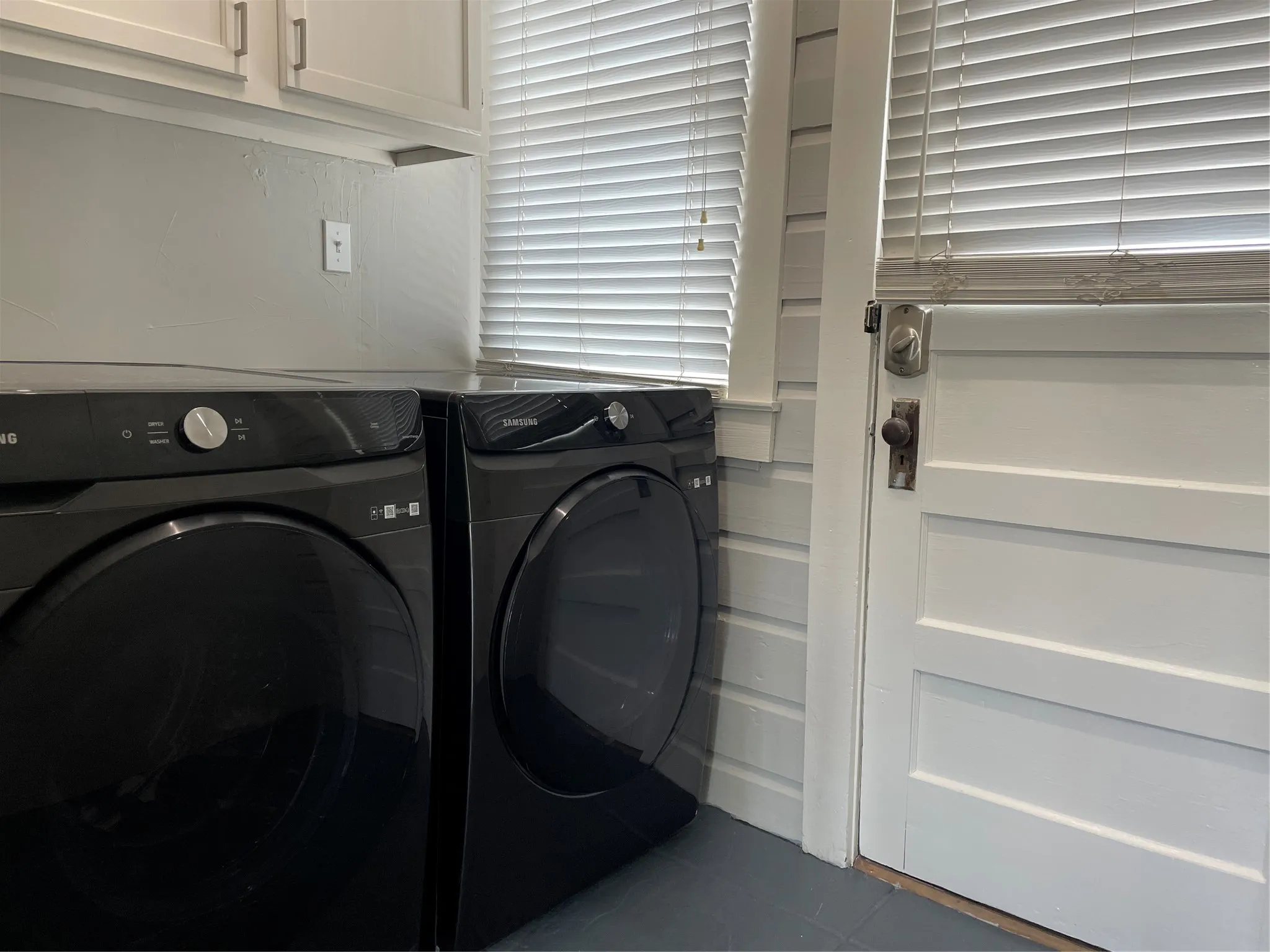Single Family Residence For Sale in Henderson County , 300 S Prairieville Street, Athens, Texas 75751, 3 Bedroom, 2 Bathroom, 1 Garage spaces, 1,838 Sqft, built in 1937, mls#21388845, Real Estate Agent in Athens, Homes For Sale in Henderson county, Homes For Sale in Athens, Realtor in Athens Texas, Real Estate Brokerage Independent Realty Texas, Luminita Cordes Realtor