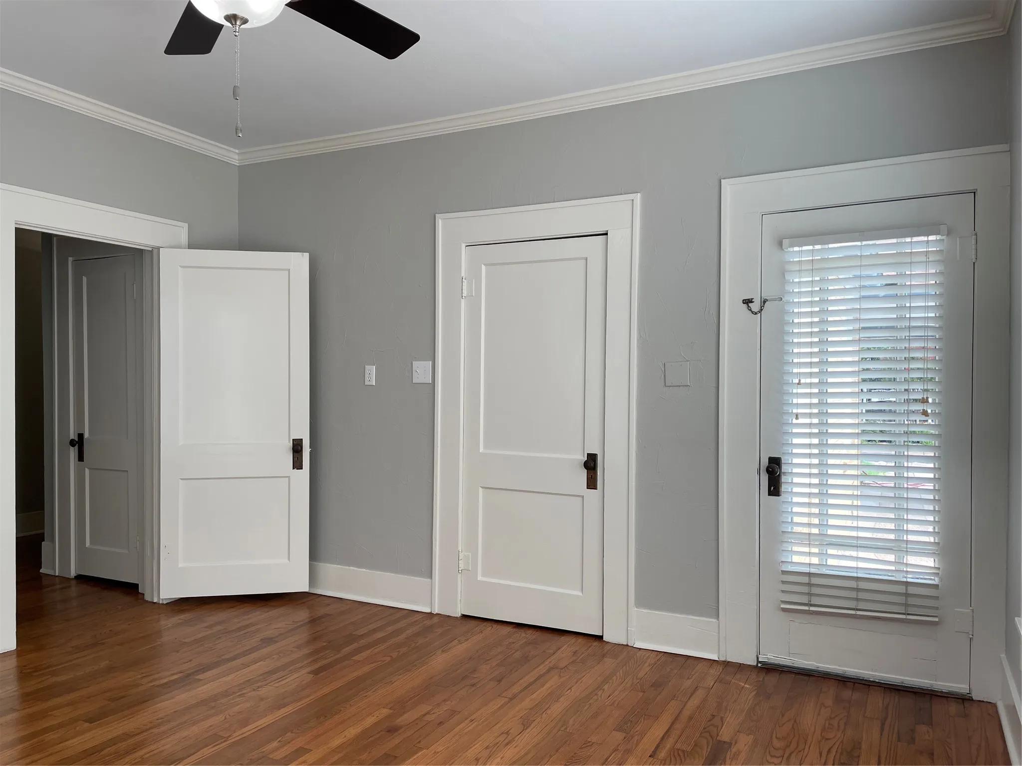 Single Family Residence For Sale in Henderson County , 300 S Prairieville Street, Athens, Texas 75751, 3 Bedroom, 2 Bathroom, 1 Garage spaces, 1,838 Sqft, built in 1937, mls#21388845, Real Estate Agent in Athens, Homes For Sale in Henderson county, Homes For Sale in Athens, Realtor in Athens Texas, Real Estate Brokerage Independent Realty Texas, Luminita Cordes Realtor