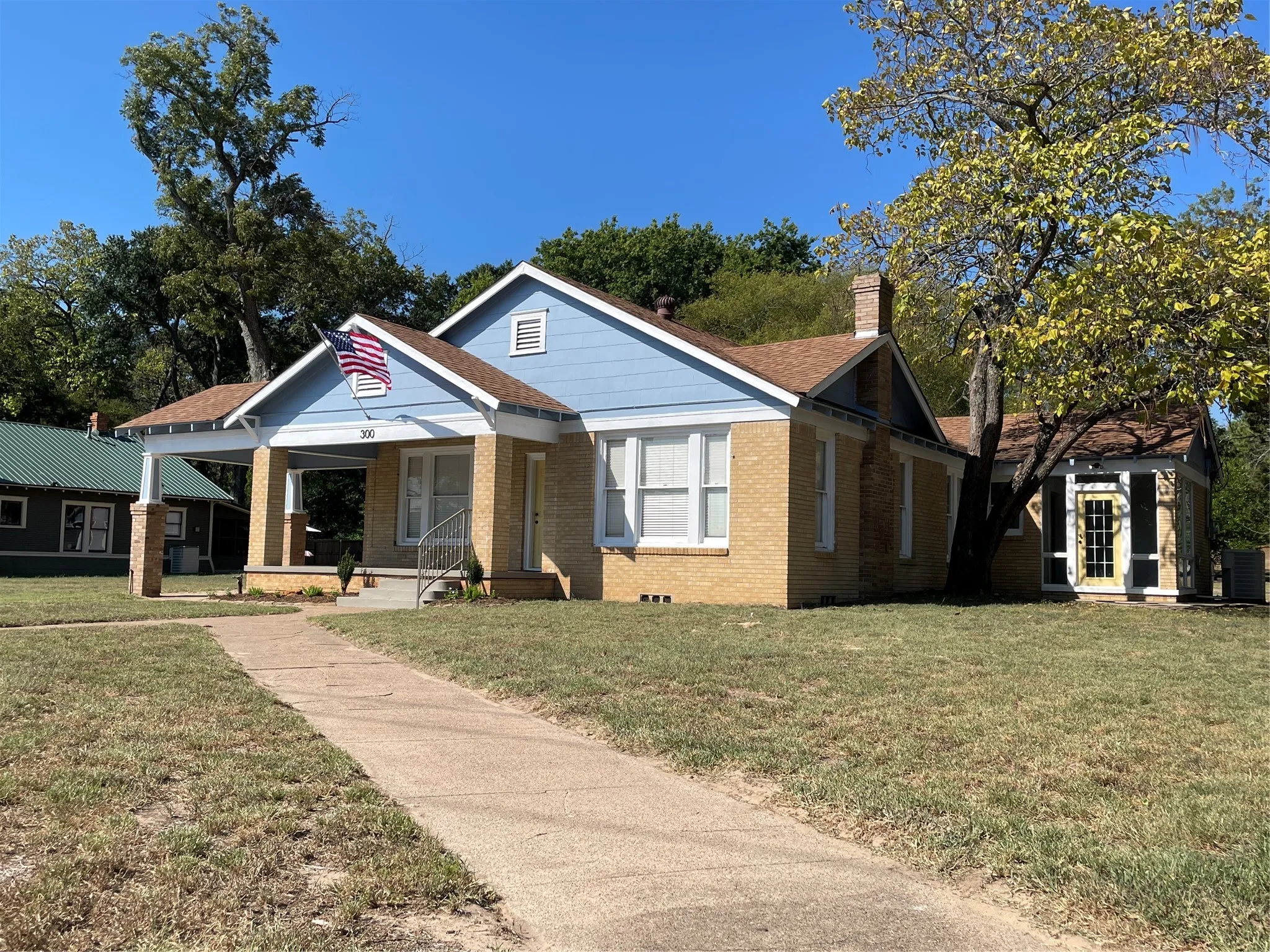 Single Family Residence For Sale in Henderson County , 300 S Prairieville Street, Athens, Texas 75751, 3 Bedroom, 2 Bathroom, 1 Garage spaces, 1,838 Sqft, built in 1937, mls#21388845, Real Estate Agent in Athens, Homes For Sale in Henderson county, Homes For Sale in Athens, Realtor in Athens Texas, Real Estate Brokerage Independent Realty Texas, Luminita Cordes Realtor