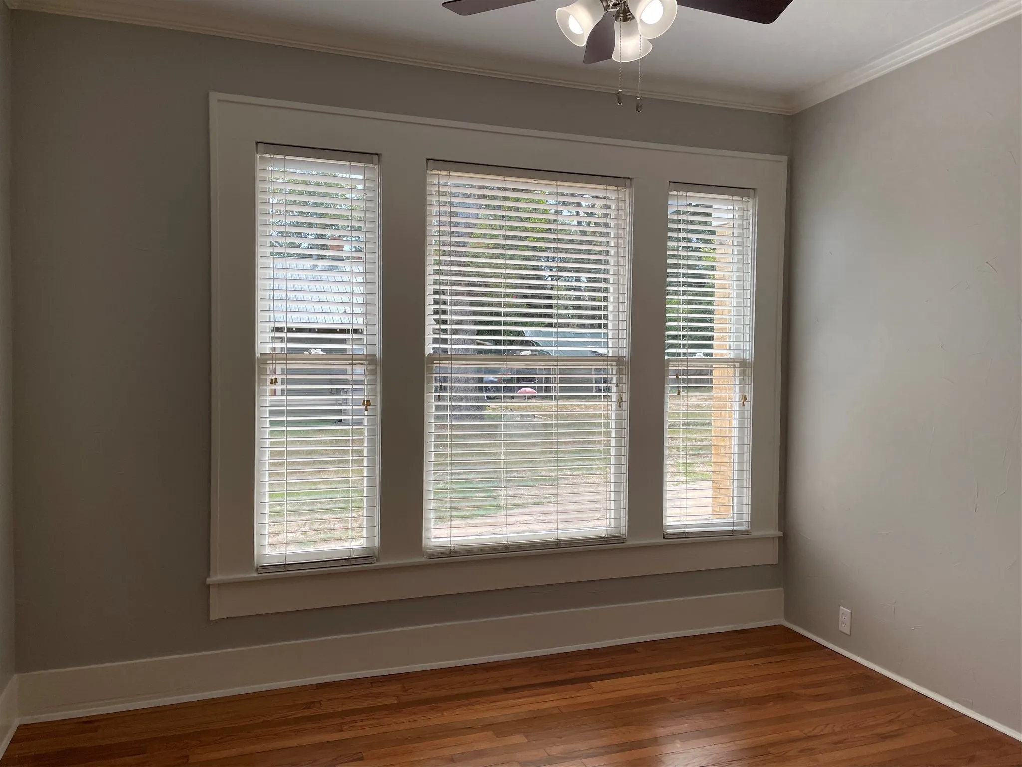 Single Family Residence For Sale in Henderson County , 300 S Prairieville Street, Athens, Texas 75751, 3 Bedroom, 2 Bathroom, 1 Garage spaces, 1,838 Sqft, built in 1937, mls#21388845, Real Estate Agent in Athens, Homes For Sale in Henderson county, Homes For Sale in Athens, Realtor in Athens Texas, Real Estate Brokerage Independent Realty Texas, Luminita Cordes Realtor