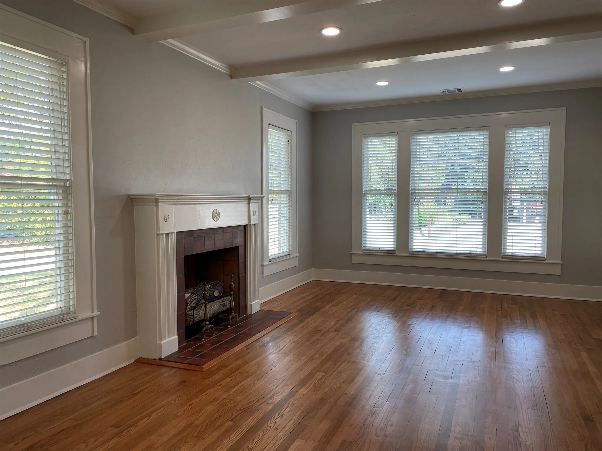 Single Family Residence For Sale in Henderson County , 300 S Prairieville Street, Athens, Texas 75751, 3 Bedroom, 2 Bathroom, 1 Garage spaces, 1,838 Sqft, built in 1937, mls#21388845, Real Estate Agent in Athens, Homes For Sale in Henderson county, Homes For Sale in Athens, Realtor in Athens Texas, Real Estate Brokerage Independent Realty Texas, Luminita Cordes Realtor