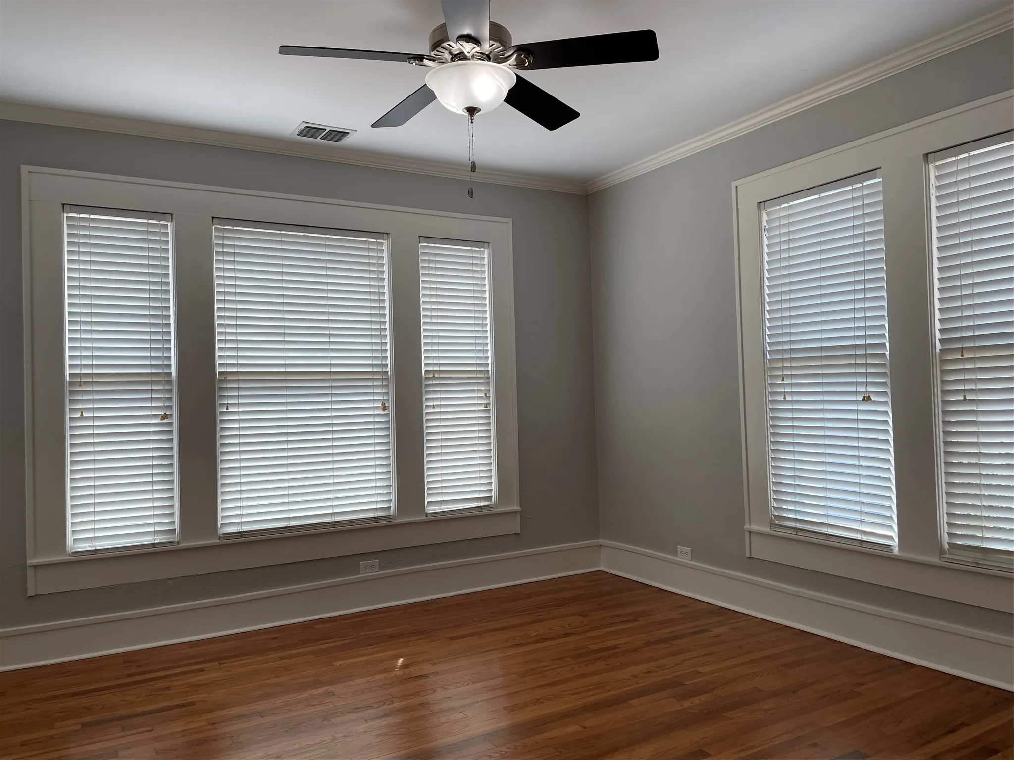 Single Family Residence For Sale in Henderson County , 300 S Prairieville Street, Athens, Texas 75751, 3 Bedroom, 2 Bathroom, 1 Garage spaces, 1,838 Sqft, built in 1937, mls#21388845, Real Estate Agent in Athens, Homes For Sale in Henderson county, Homes For Sale in Athens, Realtor in Athens Texas, Real Estate Brokerage Independent Realty Texas, Luminita Cordes Realtor