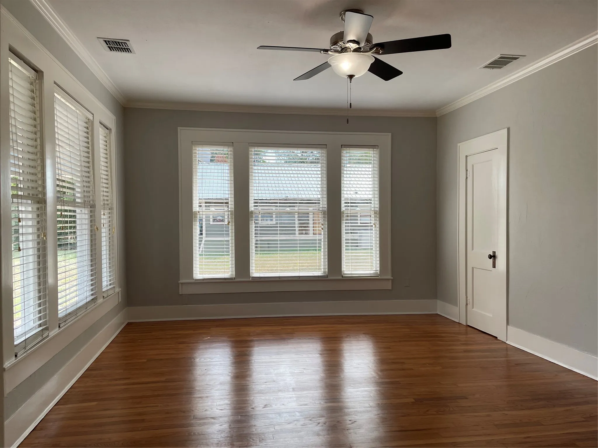 Single Family Residence For Sale in Henderson County , 300 S Prairieville Street, Athens, Texas 75751, 3 Bedroom, 2 Bathroom, 1 Garage spaces, 1,838 Sqft, built in 1937, mls#21388845, Real Estate Agent in Athens, Homes For Sale in Henderson county, Homes For Sale in Athens, Realtor in Athens Texas, Real Estate Brokerage Independent Realty Texas, Luminita Cordes Realtor