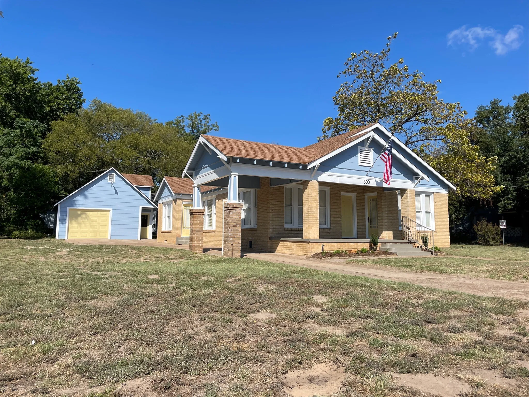 Single Family Residence For Sale in Henderson County , 300 S Prairieville Street, Athens, Texas 75751, 3 Bedroom, 2 Bathroom, 1 Garage spaces, 1,838 Sqft, built in 1937, mls#21388845, Real Estate Agent in Athens, Homes For Sale in Henderson county, Homes For Sale in Athens, Realtor in Athens Texas, Real Estate Brokerage Independent Realty Texas, Luminita Cordes Realtor