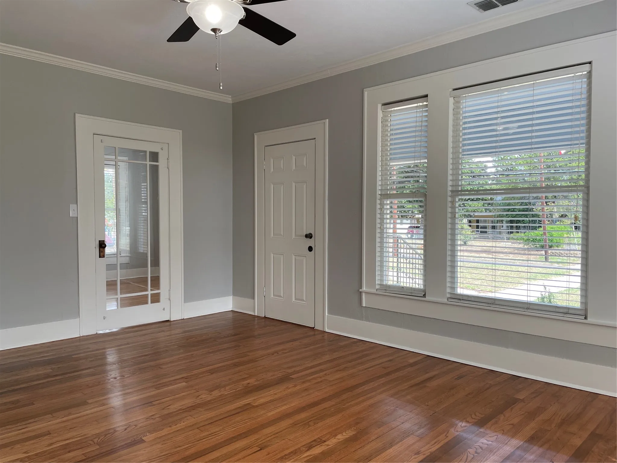 Single Family Residence For Sale in Henderson County , 300 S Prairieville Street, Athens, Texas 75751, 3 Bedroom, 2 Bathroom, 1 Garage spaces, 1,838 Sqft, built in 1937, mls#21388845, Real Estate Agent in Athens, Homes For Sale in Henderson county, Homes For Sale in Athens, Realtor in Athens Texas, Real Estate Brokerage Independent Realty Texas, Luminita Cordes Realtor