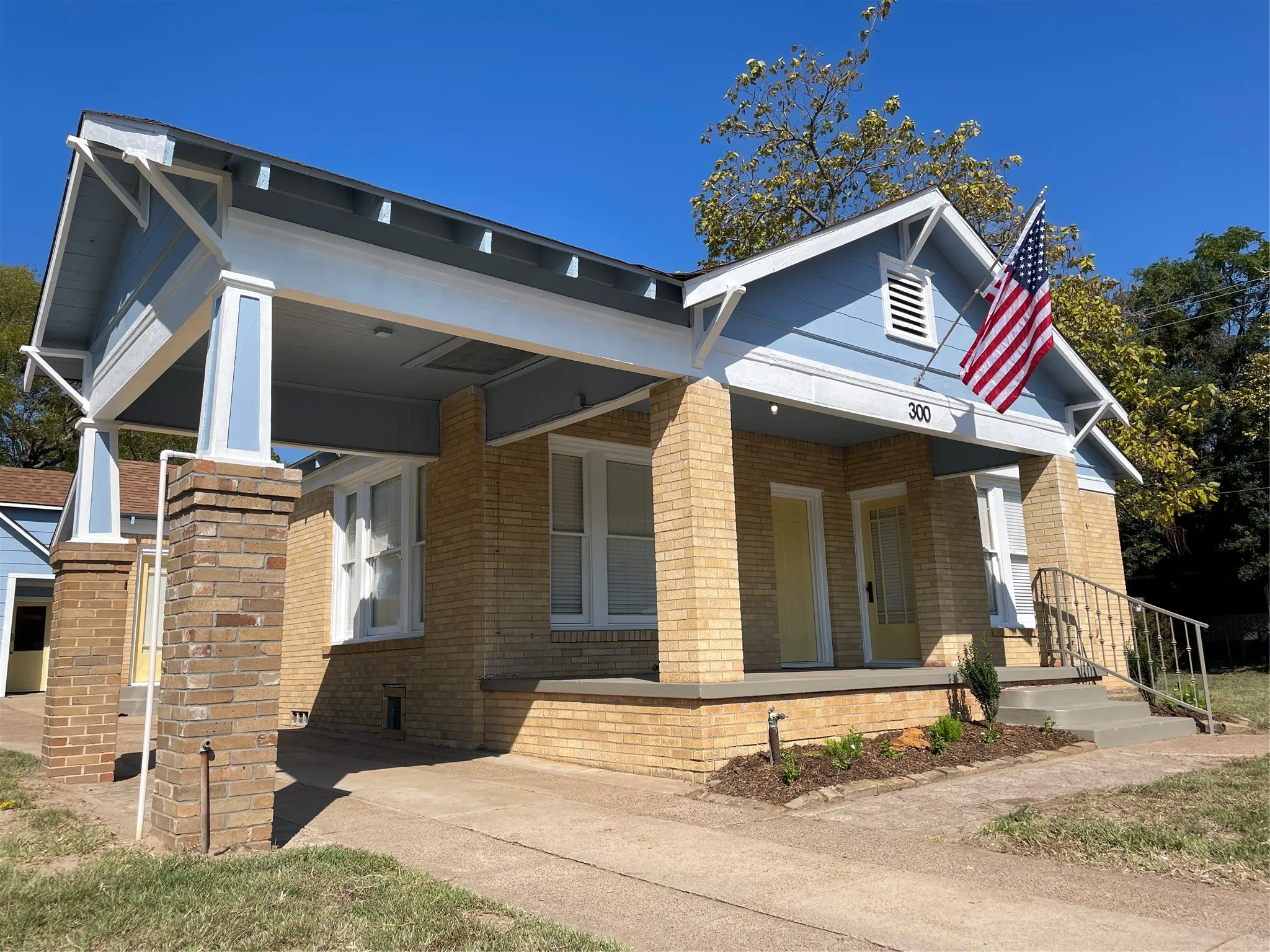 Single Family Residence For Sale in Henderson County , 300 S Prairieville Street, Athens, Texas 75751, 3 Bedroom, 2 Bathroom, 1 Garage spaces, 1,838 Sqft, built in 1937, mls#21388845, Real Estate Agent in Athens, Homes For Sale in Henderson county, Homes For Sale in Athens, Realtor in Athens Texas, Real Estate Brokerage Independent Realty Texas, Luminita Cordes Realtor