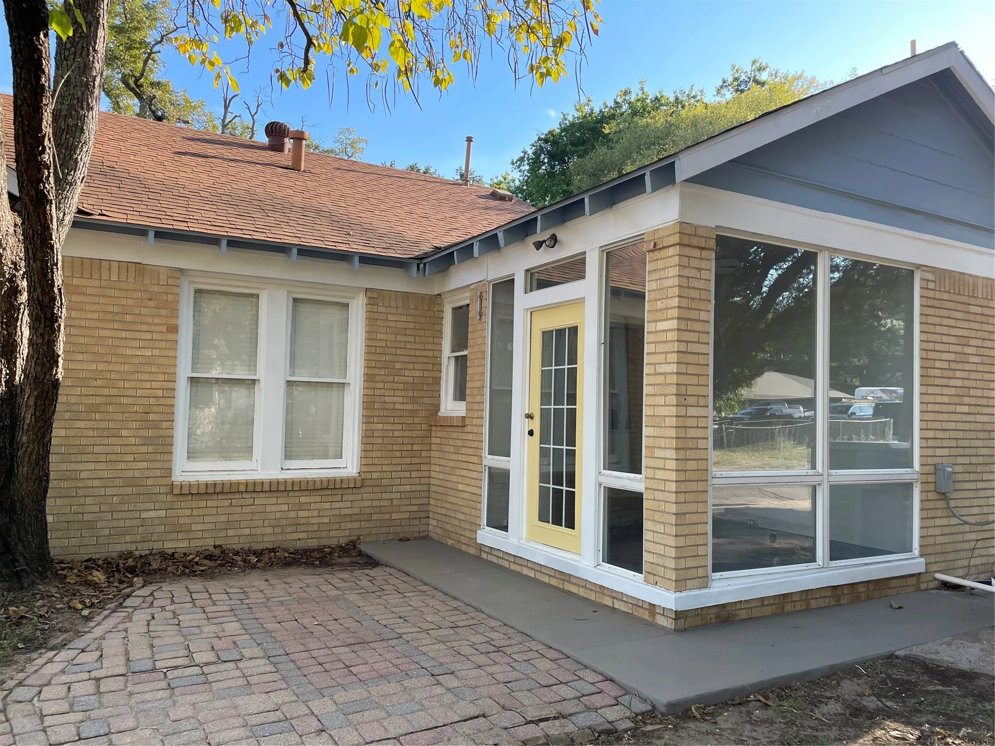 Single Family Residence For Sale in Henderson County , 300 S Prairieville Street, Athens, Texas 75751, 3 Bedroom, 2 Bathroom, 1 Garage spaces, 1,838 Sqft, built in 1937, mls#21388845, Real Estate Agent in Athens, Homes For Sale in Henderson county, Homes For Sale in Athens, Realtor in Athens Texas, Real Estate Brokerage Independent Realty Texas, Luminita Cordes Realtor