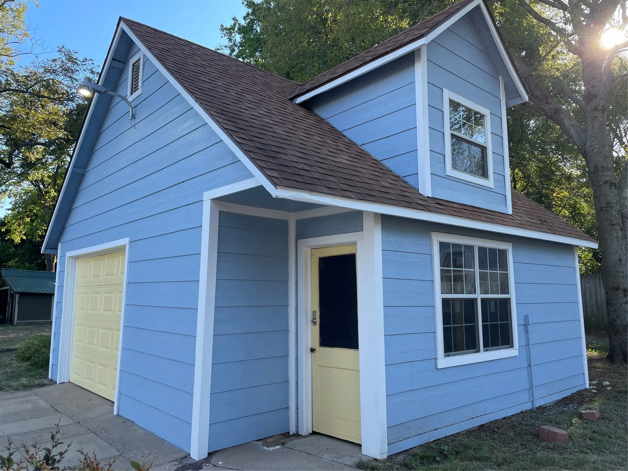 Single Family Residence For Sale in Henderson County , 300 S Prairieville Street, Athens, Texas 75751, 3 Bedroom, 2 Bathroom, 1 Garage spaces, 1,838 Sqft, built in 1937, mls#21388845, Real Estate Agent in Athens, Homes For Sale in Henderson county, Homes For Sale in Athens, Realtor in Athens Texas, Real Estate Brokerage Independent Realty Texas, Luminita Cordes Realtor