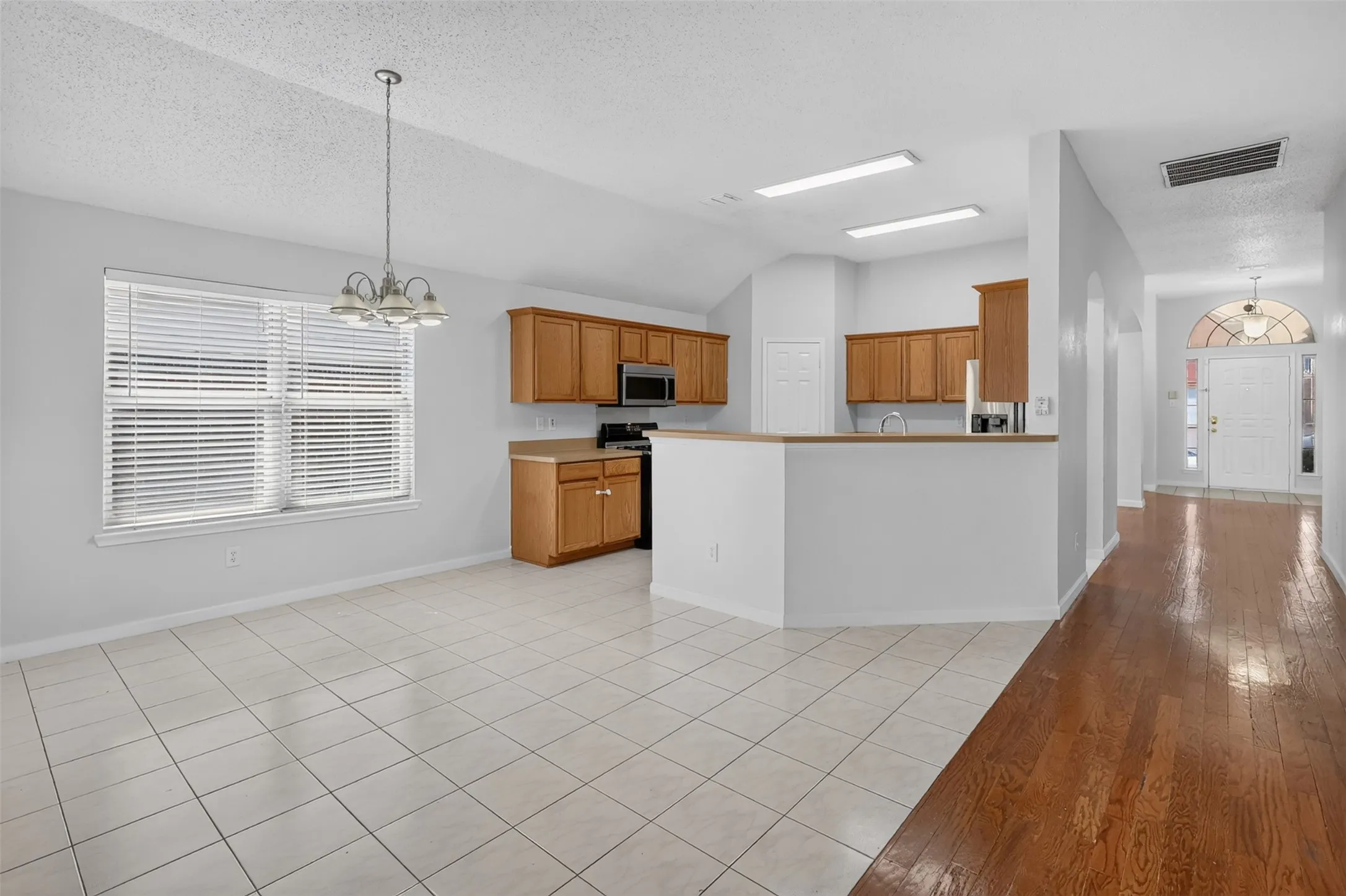 Single Family Residence For Rent in Tarrant County , 3526 Sedona Drive, Grand Prairie, Texas 75052, 4 Bedroom, 2 Bathroom, 2 Garage spaces, 2,162 Sqft, built in 2001, mls#21397015, Real Estate Agent in Grand Prairie, Homes For Rent in Tarrant county, Homes For Rent in Grand Prairie, Realtor in Grand Prairie Texas, Real Estate Brokerage Independent Realty Texas, Luminita Cordes Realtor