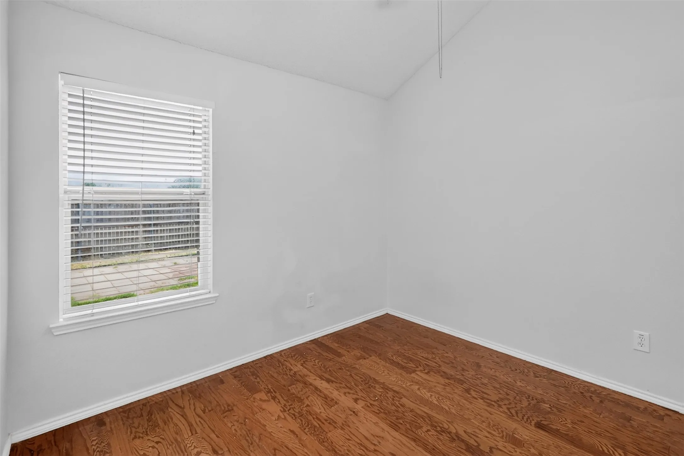 Single Family Residence For Rent in Tarrant County , 3526 Sedona Drive, Grand Prairie, Texas 75052, 4 Bedroom, 2 Bathroom, 2 Garage spaces, 2,162 Sqft, built in 2001, mls#21397015, Real Estate Agent in Grand Prairie, Homes For Rent in Tarrant county, Homes For Rent in Grand Prairie, Realtor in Grand Prairie Texas, Real Estate Brokerage Independent Realty Texas, Luminita Cordes Realtor
