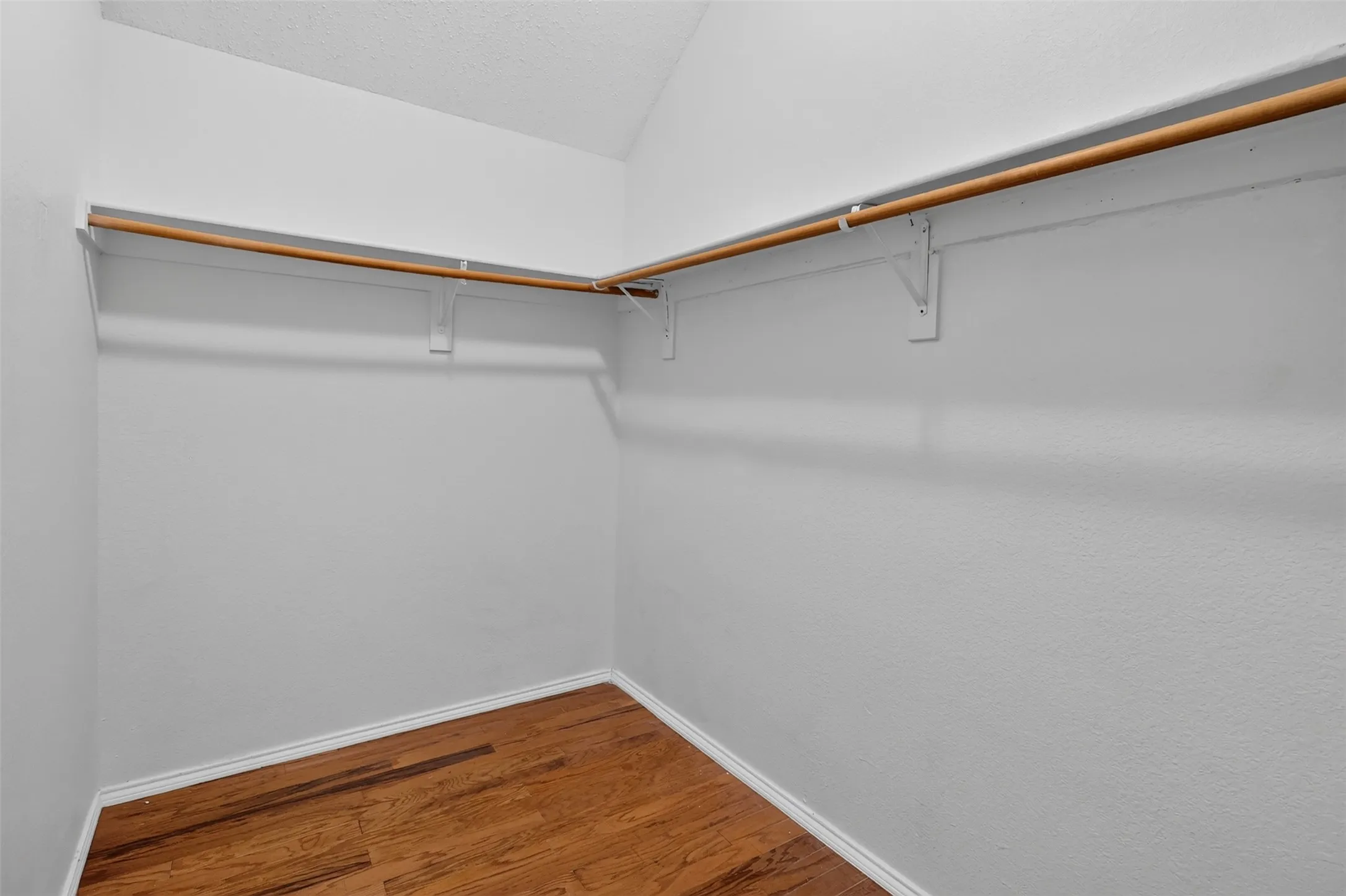 Single Family Residence For Rent in Tarrant County , 3526 Sedona Drive, Grand Prairie, Texas 75052, 4 Bedroom, 2 Bathroom, 2 Garage spaces, 2,162 Sqft, built in 2001, mls#21397015, Real Estate Agent in Grand Prairie, Homes For Rent in Tarrant county, Homes For Rent in Grand Prairie, Realtor in Grand Prairie Texas, Real Estate Brokerage Independent Realty Texas, Luminita Cordes Realtor