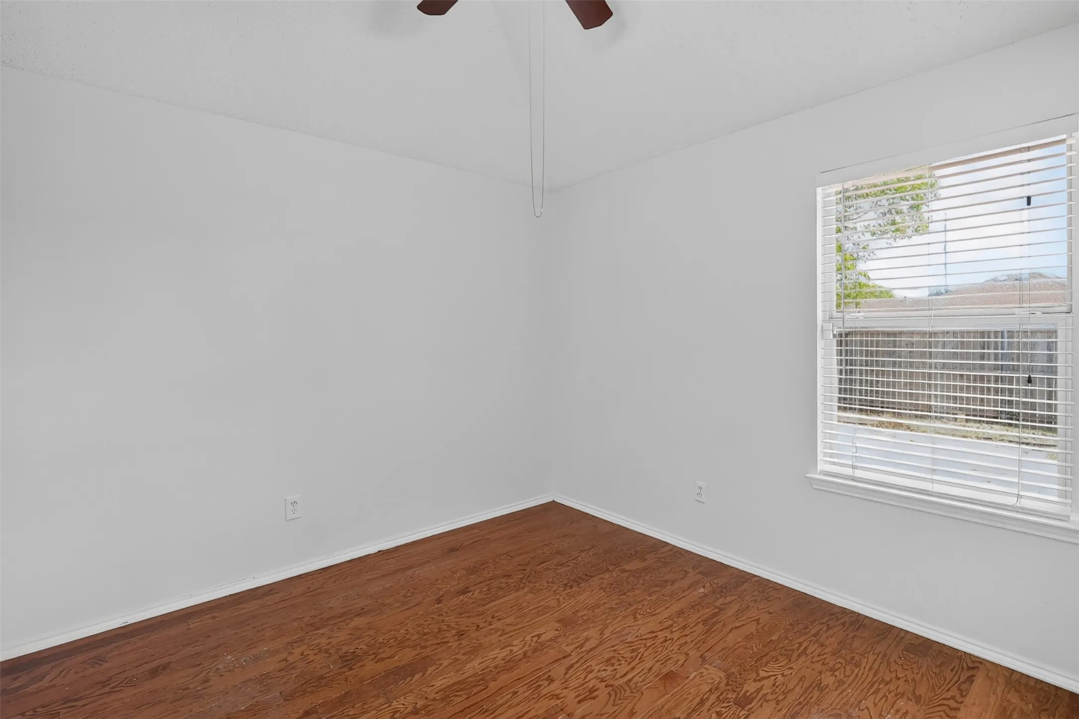 Single Family Residence For Rent in Tarrant County , 3526 Sedona Drive, Grand Prairie, Texas 75052, 4 Bedroom, 2 Bathroom, 2 Garage spaces, 2,162 Sqft, built in 2001, mls#21397015, Real Estate Agent in Grand Prairie, Homes For Rent in Tarrant county, Homes For Rent in Grand Prairie, Realtor in Grand Prairie Texas, Real Estate Brokerage Independent Realty Texas, Luminita Cordes Realtor