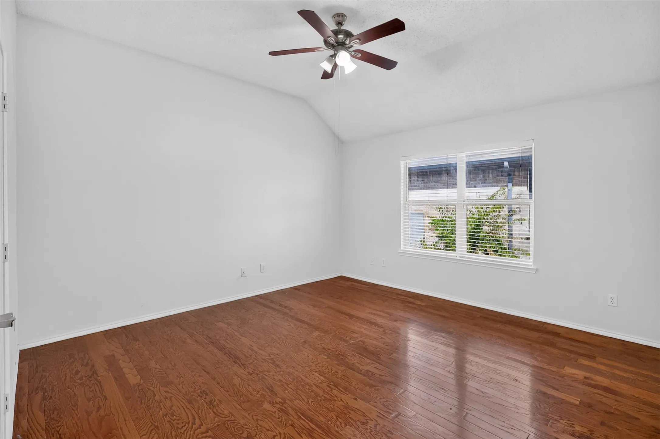 Single Family Residence For Rent in Tarrant County , 3526 Sedona Drive, Grand Prairie, Texas 75052, 4 Bedroom, 2 Bathroom, 2 Garage spaces, 2,162 Sqft, built in 2001, mls#21397015, Real Estate Agent in Grand Prairie, Homes For Rent in Tarrant county, Homes For Rent in Grand Prairie, Realtor in Grand Prairie Texas, Real Estate Brokerage Independent Realty Texas, Luminita Cordes Realtor