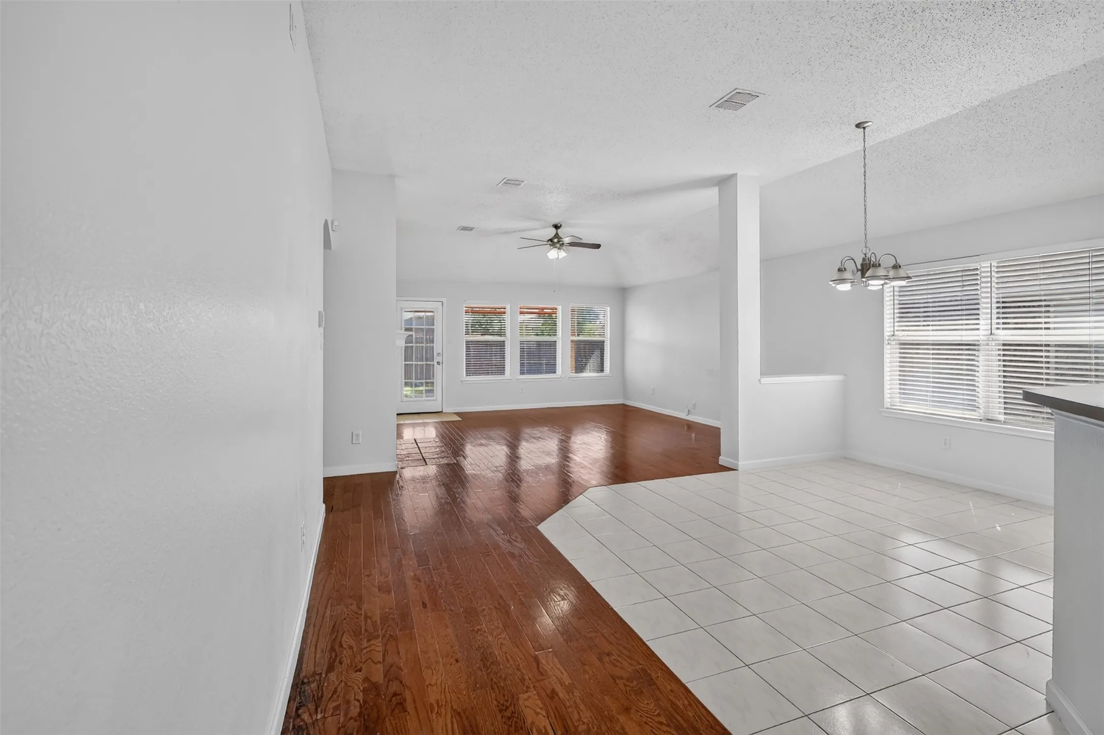 Single Family Residence For Rent in Tarrant County , 3526 Sedona Drive, Grand Prairie, Texas 75052, 4 Bedroom, 2 Bathroom, 2 Garage spaces, 2,162 Sqft, built in 2001, mls#21397015, Real Estate Agent in Grand Prairie, Homes For Rent in Tarrant county, Homes For Rent in Grand Prairie, Realtor in Grand Prairie Texas, Real Estate Brokerage Independent Realty Texas, Luminita Cordes Realtor