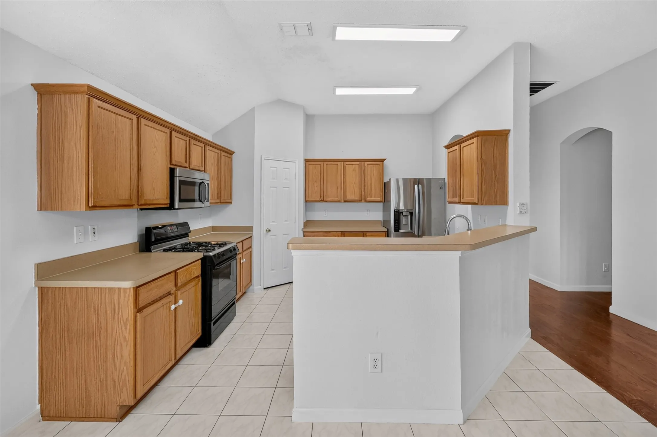 Single Family Residence For Rent in Tarrant County , 3526 Sedona Drive, Grand Prairie, Texas 75052, 4 Bedroom, 2 Bathroom, 2 Garage spaces, 2,162 Sqft, built in 2001, mls#21397015, Real Estate Agent in Grand Prairie, Homes For Rent in Tarrant county, Homes For Rent in Grand Prairie, Realtor in Grand Prairie Texas, Real Estate Brokerage Independent Realty Texas, Luminita Cordes Realtor