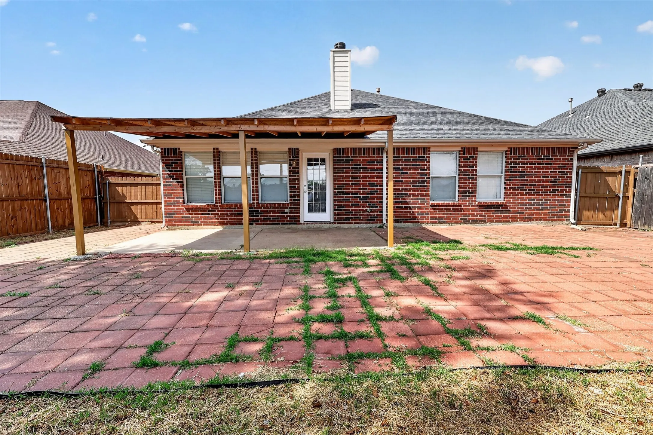 Single Family Residence For Rent in Tarrant County , 3526 Sedona Drive, Grand Prairie, Texas 75052, 4 Bedroom, 2 Bathroom, 2 Garage spaces, 2,162 Sqft, built in 2001, mls#21397015, Real Estate Agent in Grand Prairie, Homes For Rent in Tarrant county, Homes For Rent in Grand Prairie, Realtor in Grand Prairie Texas, Real Estate Brokerage Independent Realty Texas, Luminita Cordes Realtor
