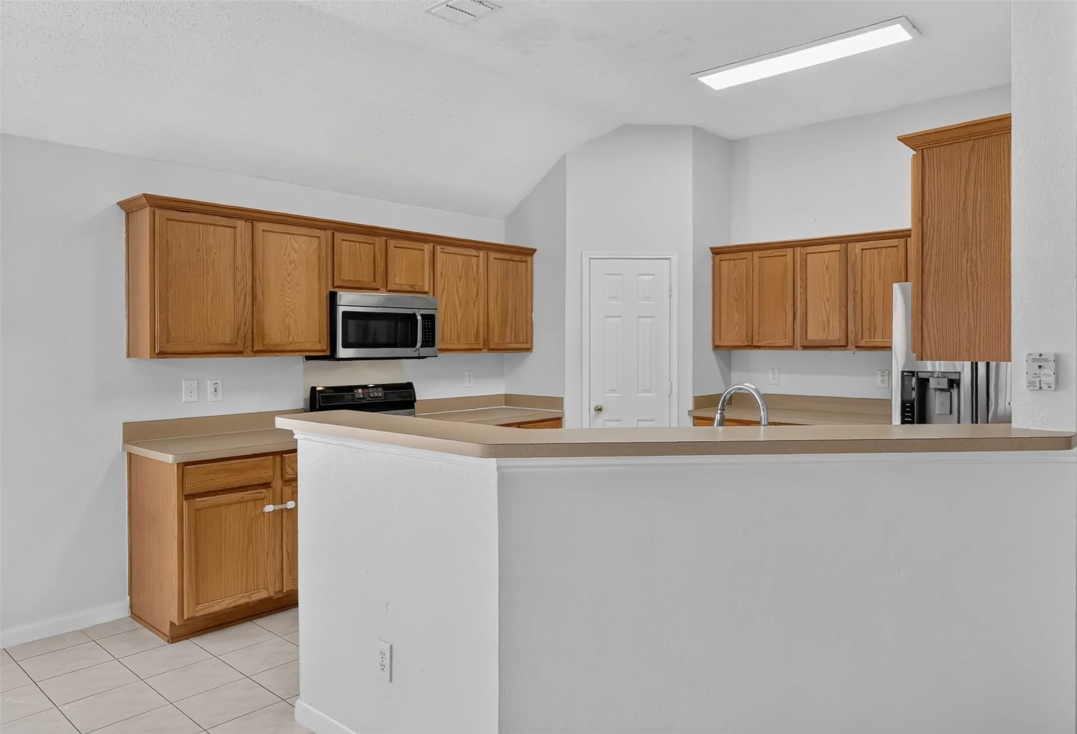 Single Family Residence For Rent in Tarrant County , 3526 Sedona Drive, Grand Prairie, Texas 75052, 4 Bedroom, 2 Bathroom, 2 Garage spaces, 2,162 Sqft, built in 2001, mls#21397015, Real Estate Agent in Grand Prairie, Homes For Rent in Tarrant county, Homes For Rent in Grand Prairie, Realtor in Grand Prairie Texas, Real Estate Brokerage Independent Realty Texas, Luminita Cordes Realtor