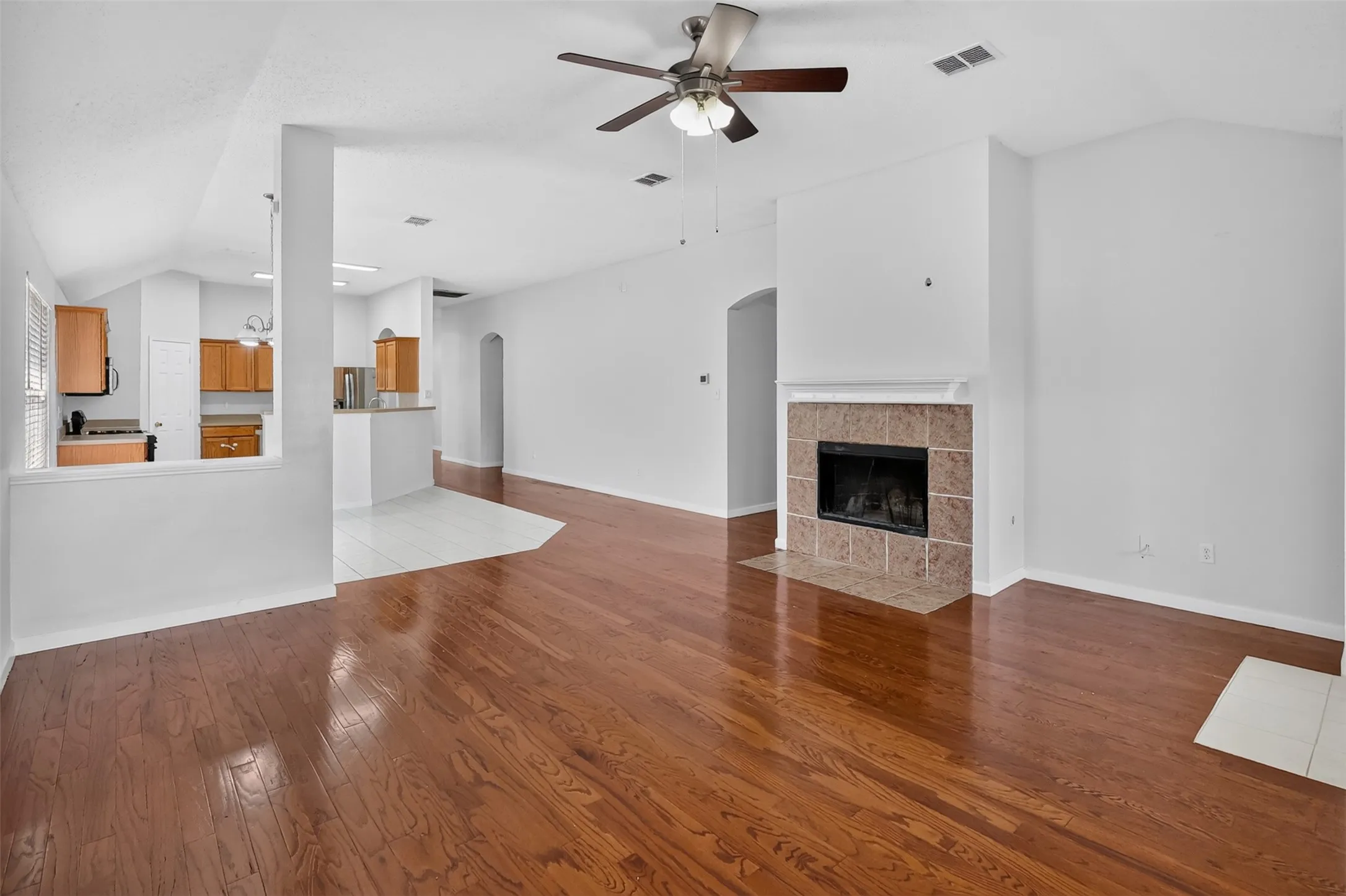 Single Family Residence For Rent in Tarrant County , 3526 Sedona Drive, Grand Prairie, Texas 75052, 4 Bedroom, 2 Bathroom, 2 Garage spaces, 2,162 Sqft, built in 2001, mls#21397015, Real Estate Agent in Grand Prairie, Homes For Rent in Tarrant county, Homes For Rent in Grand Prairie, Realtor in Grand Prairie Texas, Real Estate Brokerage Independent Realty Texas, Luminita Cordes Realtor
