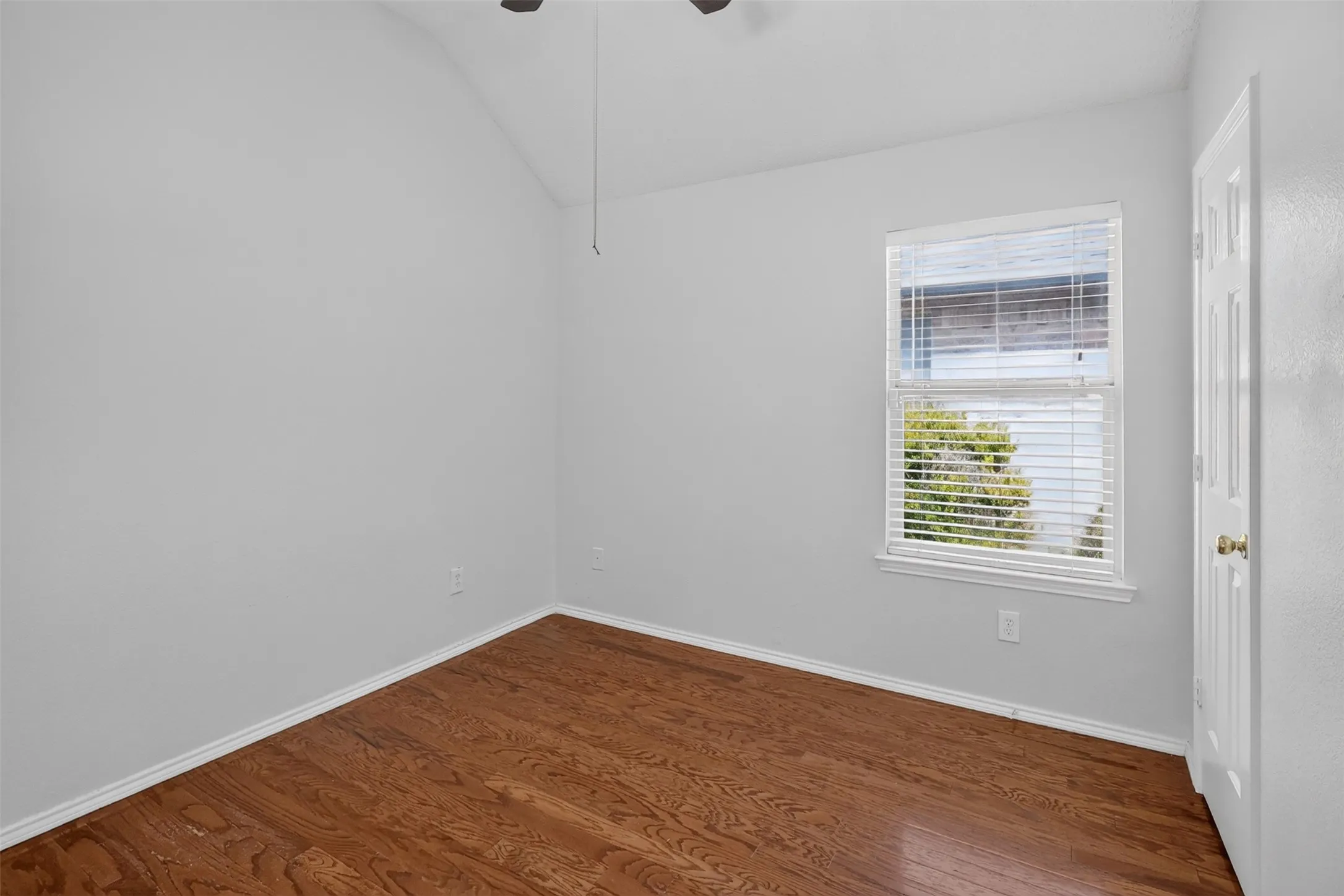 Single Family Residence For Rent in Tarrant County , 3526 Sedona Drive, Grand Prairie, Texas 75052, 4 Bedroom, 2 Bathroom, 2 Garage spaces, 2,162 Sqft, built in 2001, mls#21397015, Real Estate Agent in Grand Prairie, Homes For Rent in Tarrant county, Homes For Rent in Grand Prairie, Realtor in Grand Prairie Texas, Real Estate Brokerage Independent Realty Texas, Luminita Cordes Realtor