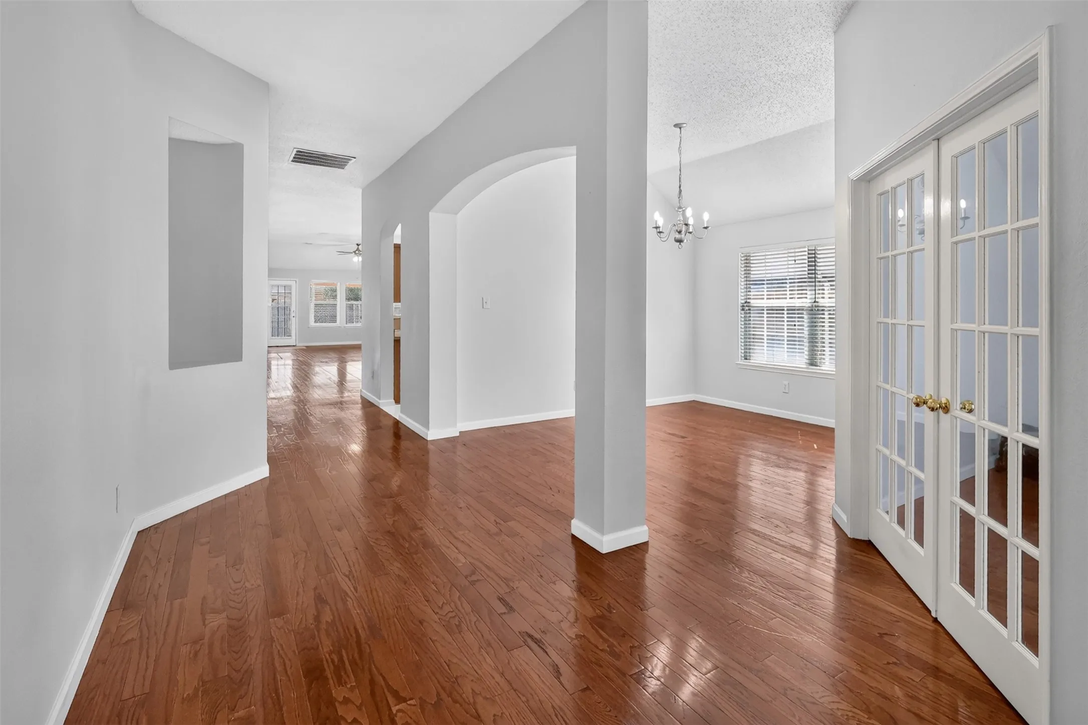 Single Family Residence For Rent in Tarrant County , 3526 Sedona Drive, Grand Prairie, Texas 75052, 4 Bedroom, 2 Bathroom, 2 Garage spaces, 2,162 Sqft, built in 2001, mls#21397015, Real Estate Agent in Grand Prairie, Homes For Rent in Tarrant county, Homes For Rent in Grand Prairie, Realtor in Grand Prairie Texas, Real Estate Brokerage Independent Realty Texas, Luminita Cordes Realtor