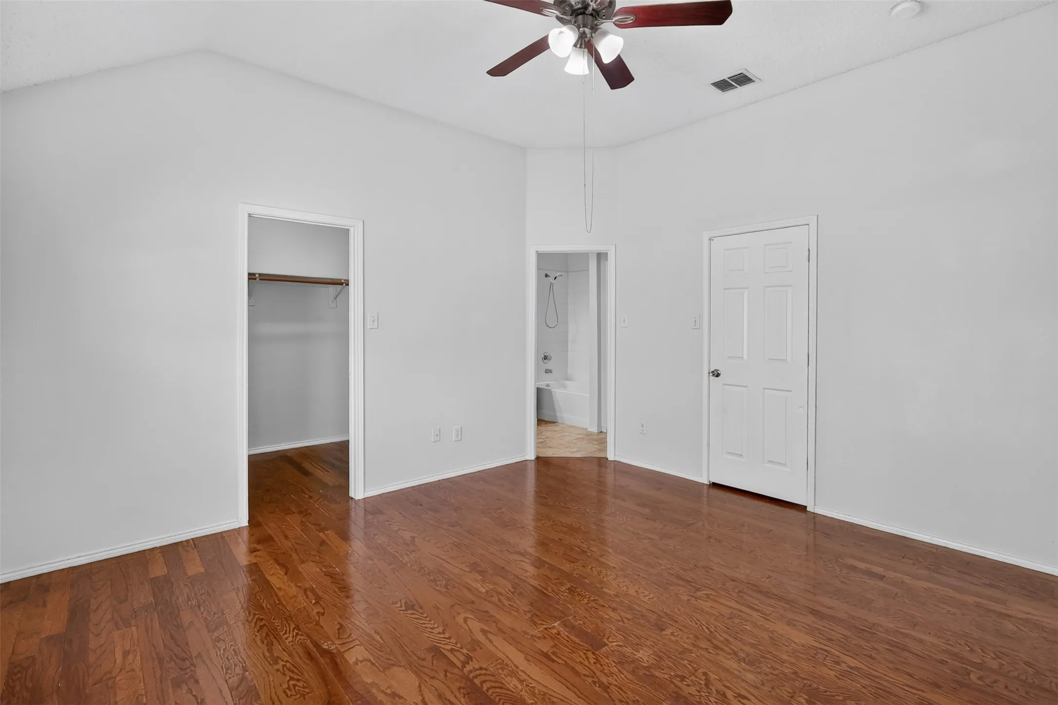 Single Family Residence For Rent in Tarrant County , 3526 Sedona Drive, Grand Prairie, Texas 75052, 4 Bedroom, 2 Bathroom, 2 Garage spaces, 2,162 Sqft, built in 2001, mls#21397015, Real Estate Agent in Grand Prairie, Homes For Rent in Tarrant county, Homes For Rent in Grand Prairie, Realtor in Grand Prairie Texas, Real Estate Brokerage Independent Realty Texas, Luminita Cordes Realtor