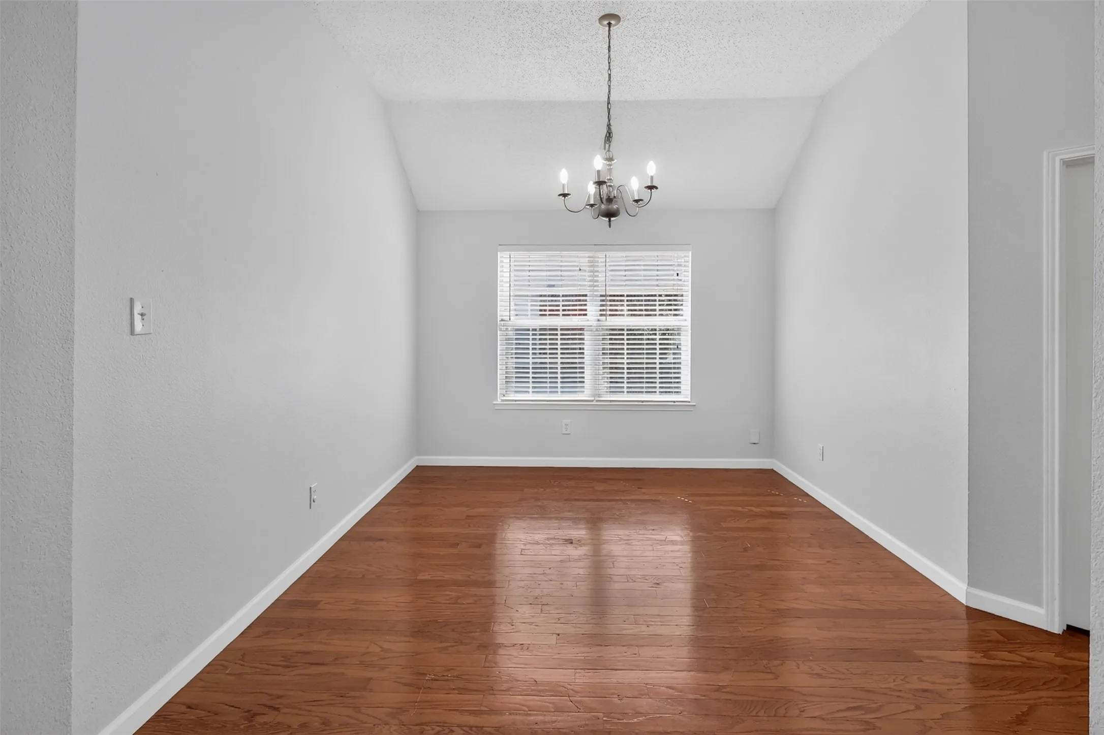 Single Family Residence For Rent in Tarrant County , 3526 Sedona Drive, Grand Prairie, Texas 75052, 4 Bedroom, 2 Bathroom, 2 Garage spaces, 2,162 Sqft, built in 2001, mls#21397015, Real Estate Agent in Grand Prairie, Homes For Rent in Tarrant county, Homes For Rent in Grand Prairie, Realtor in Grand Prairie Texas, Real Estate Brokerage Independent Realty Texas, Luminita Cordes Realtor