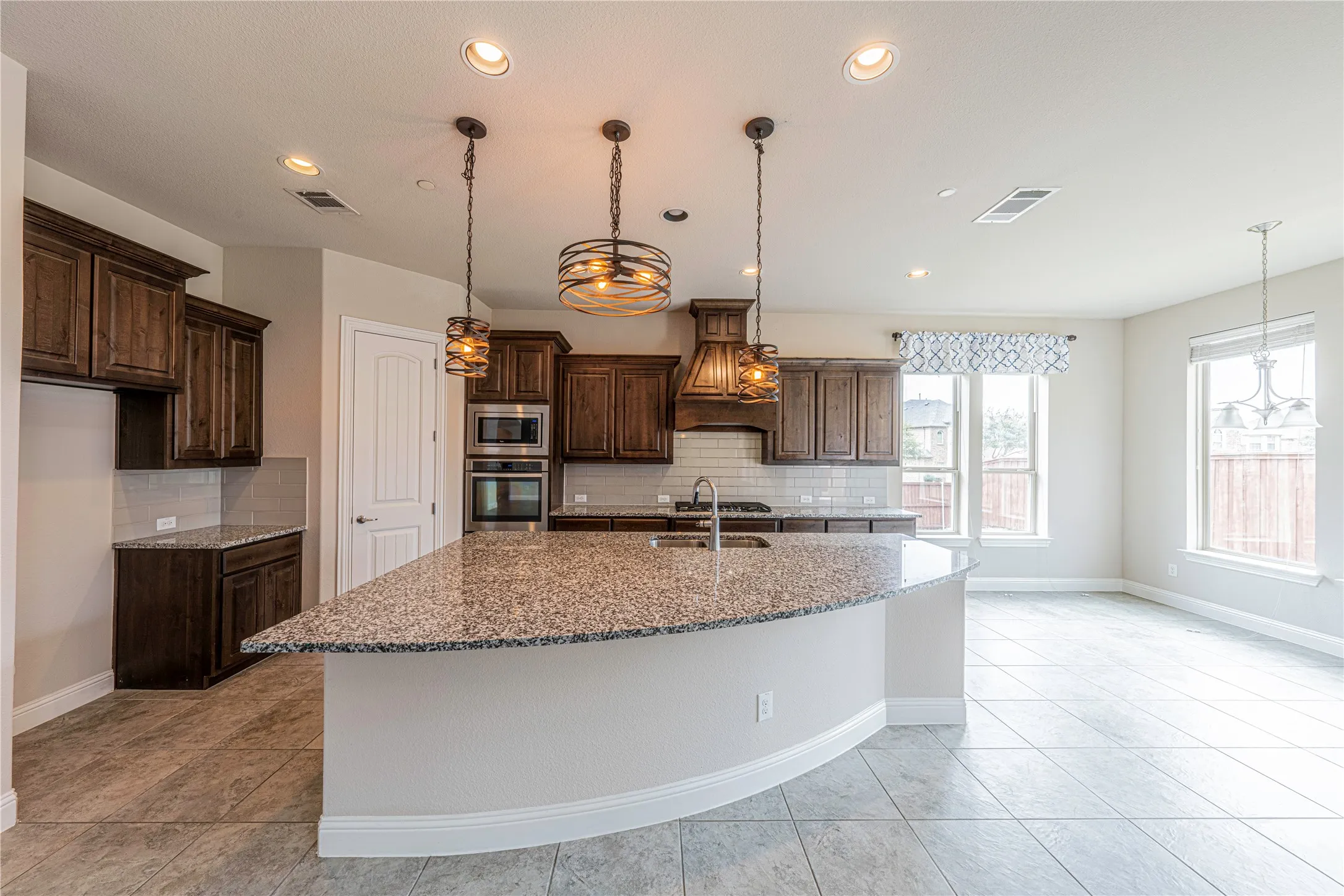 Single Family Residence For Sale in Collin County , 2320 Lewis Canyon Drive, Prosper, Texas 75078, 4 Bedroom, 4 Bathroom, 3 Garage spaces, 4,127 Sqft, built in 2016, mls#21396996, Real Estate Agent in Prosper, Homes For Sale in Collin county, Homes For Sale in Prosper, Realtor in Prosper Texas, Real Estate Brokerage Independent Realty Texas, Luminita Cordes Realtor