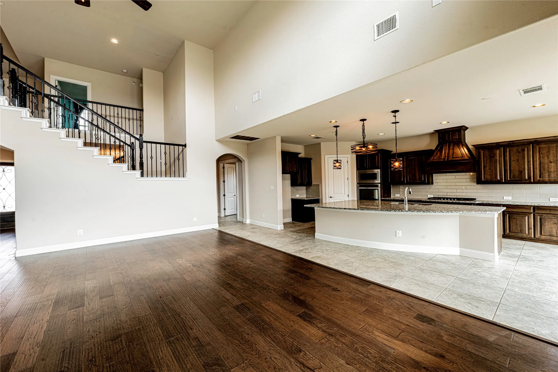 Single Family Residence For Sale in Collin County , 2320 Lewis Canyon Drive, Prosper, Texas 75078, 4 Bedroom, 4 Bathroom, 3 Garage spaces, 4,127 Sqft, built in 2016, mls#21396996, Real Estate Agent in Prosper, Homes For Sale in Collin county, Homes For Sale in Prosper, Realtor in Prosper Texas, Real Estate Brokerage Independent Realty Texas, Luminita Cordes Realtor