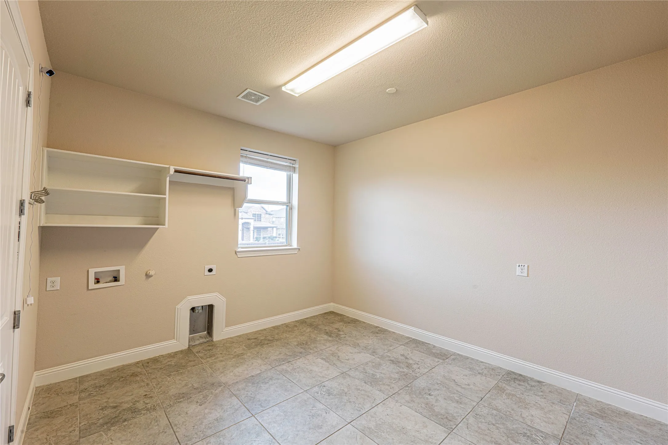 Single Family Residence For Sale in Collin County , 2320 Lewis Canyon Drive, Prosper, Texas 75078, 4 Bedroom, 4 Bathroom, 3 Garage spaces, 4,127 Sqft, built in 2016, mls#21396996, Real Estate Agent in Prosper, Homes For Sale in Collin county, Homes For Sale in Prosper, Realtor in Prosper Texas, Real Estate Brokerage Independent Realty Texas, Luminita Cordes Realtor