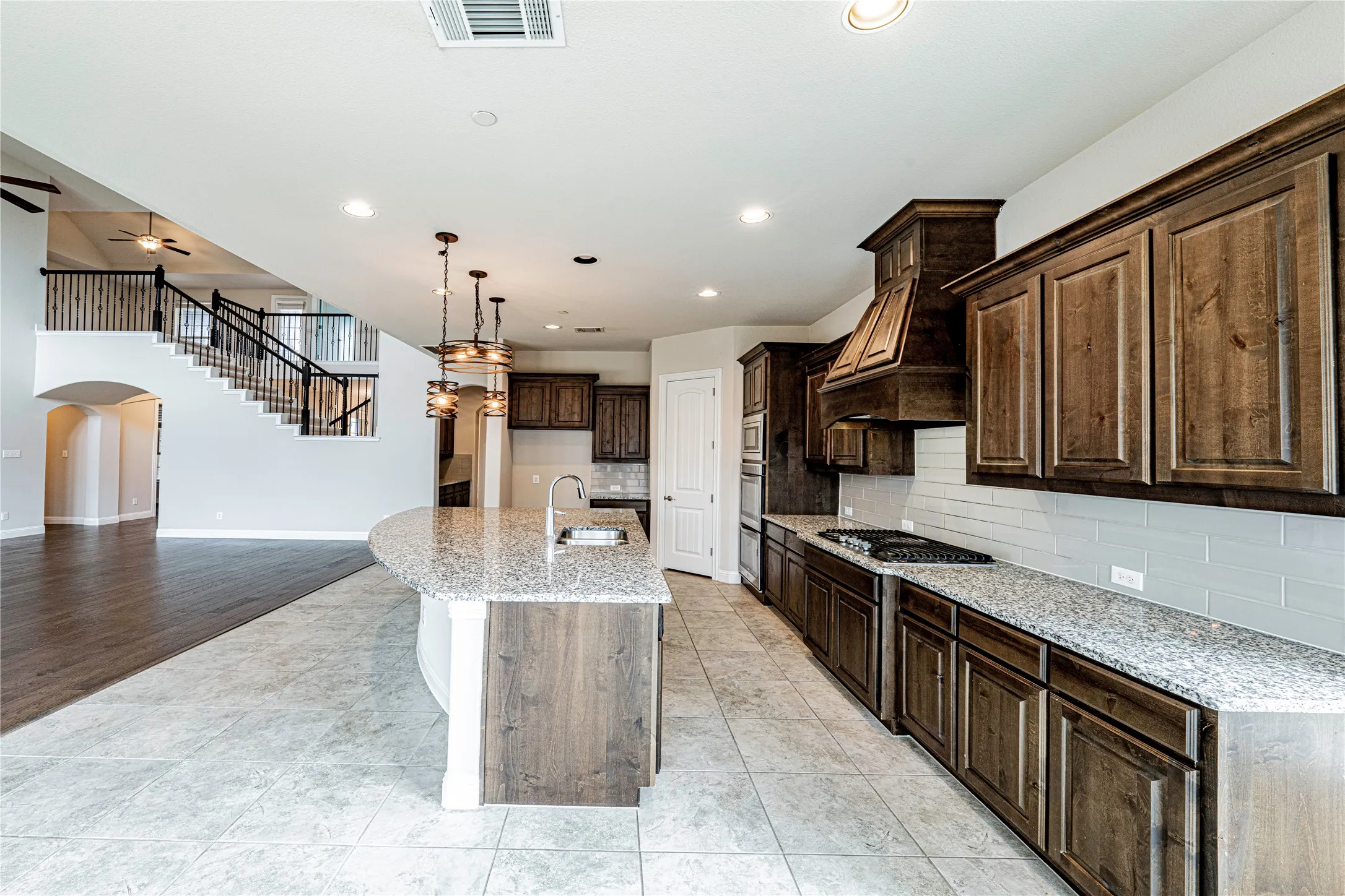 Single Family Residence For Sale in Collin County , 2320 Lewis Canyon Drive, Prosper, Texas 75078, 4 Bedroom, 4 Bathroom, 3 Garage spaces, 4,127 Sqft, built in 2016, mls#21396996, Real Estate Agent in Prosper, Homes For Sale in Collin county, Homes For Sale in Prosper, Realtor in Prosper Texas, Real Estate Brokerage Independent Realty Texas, Luminita Cordes Realtor