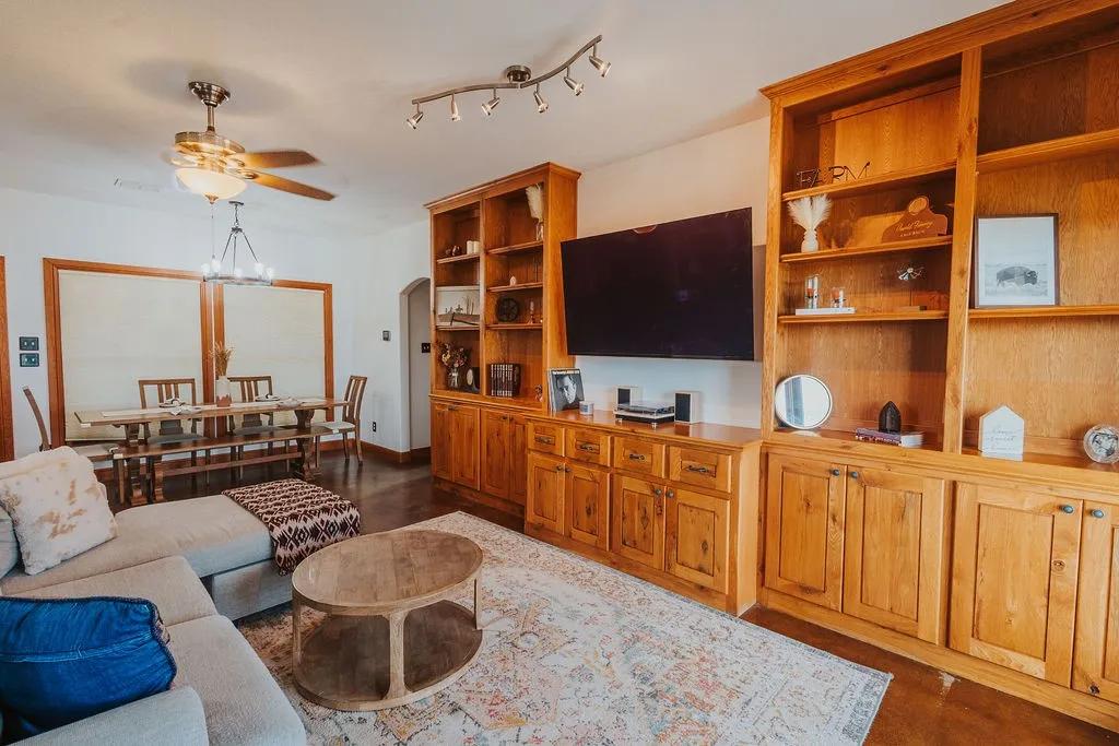 Single Family Residence For Sale in Parker County , 600 Finney Drive, Weatherford, Texas 76085, 2 Bedroom, 2 Bathroom, Garage spaces, 1,490 Sqft, built in 2008, mls#21391825, Real Estate Agent in Weatherford, Homes For Sale in Parker county, Homes For Sale in Weatherford, Realtor in Weatherford Texas, Real Estate Brokerage Independent Realty Texas, Luminita Cordes Realtor