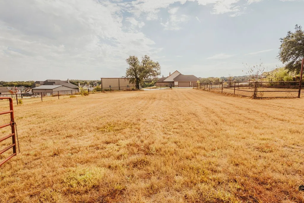 Single Family Residence For Sale in Parker County , 600 Finney Drive, Weatherford, Texas 76085, 2 Bedroom, 2 Bathroom, Garage spaces, 1,490 Sqft, built in 2008, mls#21391825, Real Estate Agent in Weatherford, Homes For Sale in Parker county, Homes For Sale in Weatherford, Realtor in Weatherford Texas, Real Estate Brokerage Independent Realty Texas, Luminita Cordes Realtor