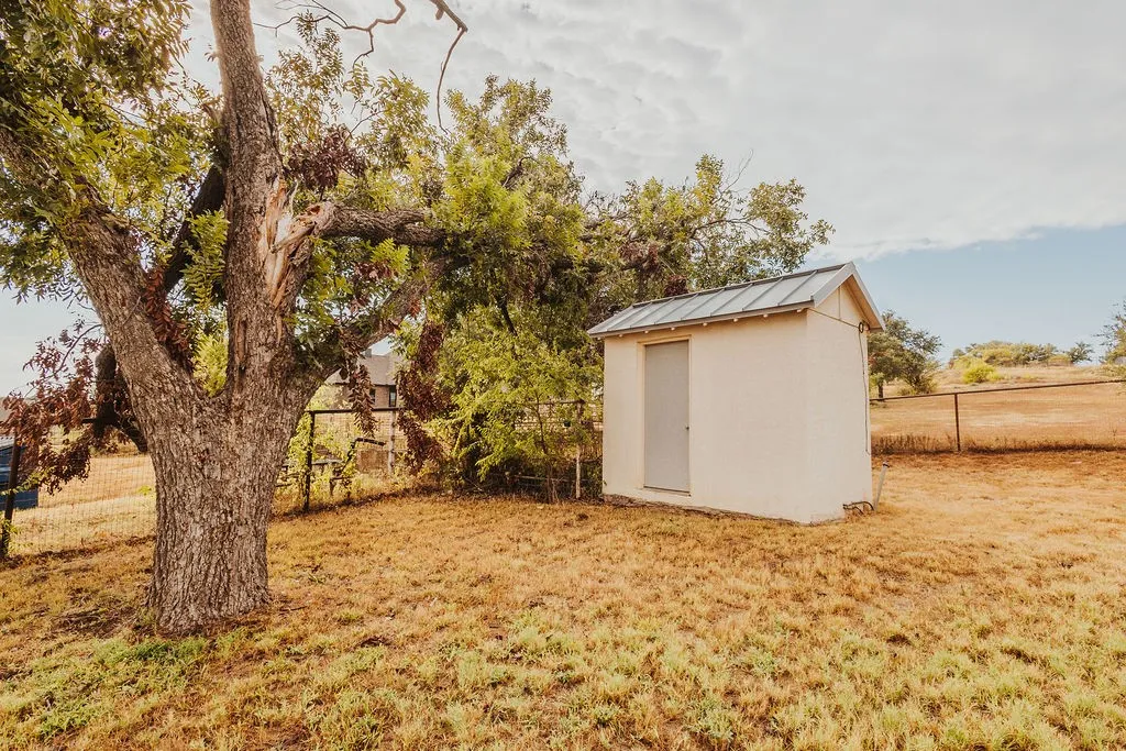 Single Family Residence For Sale in Parker County , 600 Finney Drive, Weatherford, Texas 76085, 2 Bedroom, 2 Bathroom, Garage spaces, 1,490 Sqft, built in 2008, mls#21391825, Real Estate Agent in Weatherford, Homes For Sale in Parker county, Homes For Sale in Weatherford, Realtor in Weatherford Texas, Real Estate Brokerage Independent Realty Texas, Luminita Cordes Realtor