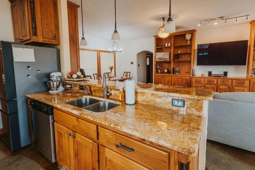 Single Family Residence For Sale in Parker County , 600 Finney Drive, Weatherford, Texas 76085, 2 Bedroom, 2 Bathroom, Garage spaces, 1,490 Sqft, built in 2008, mls#21391825, Real Estate Agent in Weatherford, Homes For Sale in Parker county, Homes For Sale in Weatherford, Realtor in Weatherford Texas, Real Estate Brokerage Independent Realty Texas, Luminita Cordes Realtor