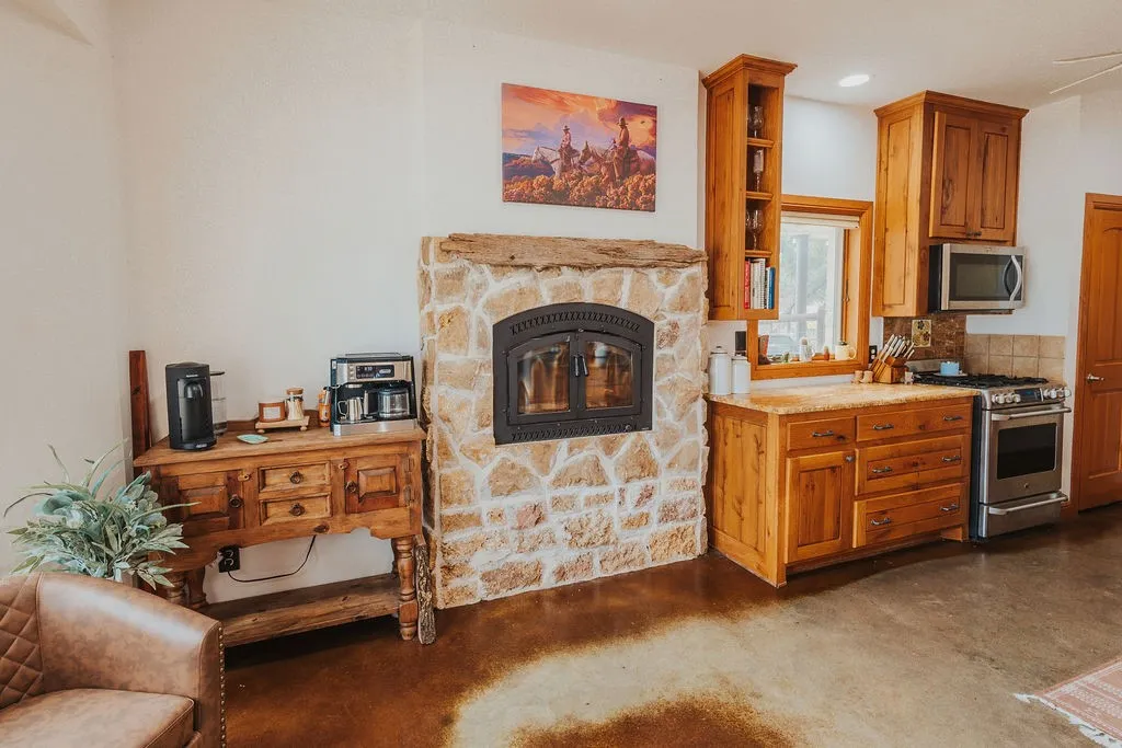 Single Family Residence For Sale in Parker County , 600 Finney Drive, Weatherford, Texas 76085, 2 Bedroom, 2 Bathroom, Garage spaces, 1,490 Sqft, built in 2008, mls#21391825, Real Estate Agent in Weatherford, Homes For Sale in Parker county, Homes For Sale in Weatherford, Realtor in Weatherford Texas, Real Estate Brokerage Independent Realty Texas, Luminita Cordes Realtor