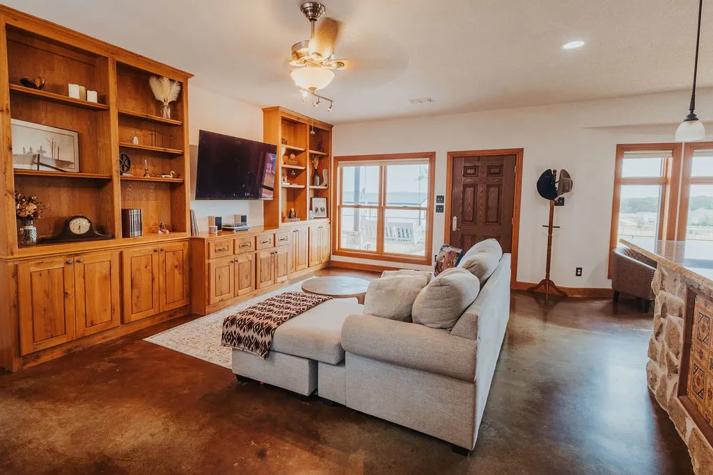 Single Family Residence For Sale in Parker County , 600 Finney Drive, Weatherford, Texas 76085, 2 Bedroom, 2 Bathroom, Garage spaces, 1,490 Sqft, built in 2008, mls#21391825, Real Estate Agent in Weatherford, Homes For Sale in Parker county, Homes For Sale in Weatherford, Realtor in Weatherford Texas, Real Estate Brokerage Independent Realty Texas, Luminita Cordes Realtor