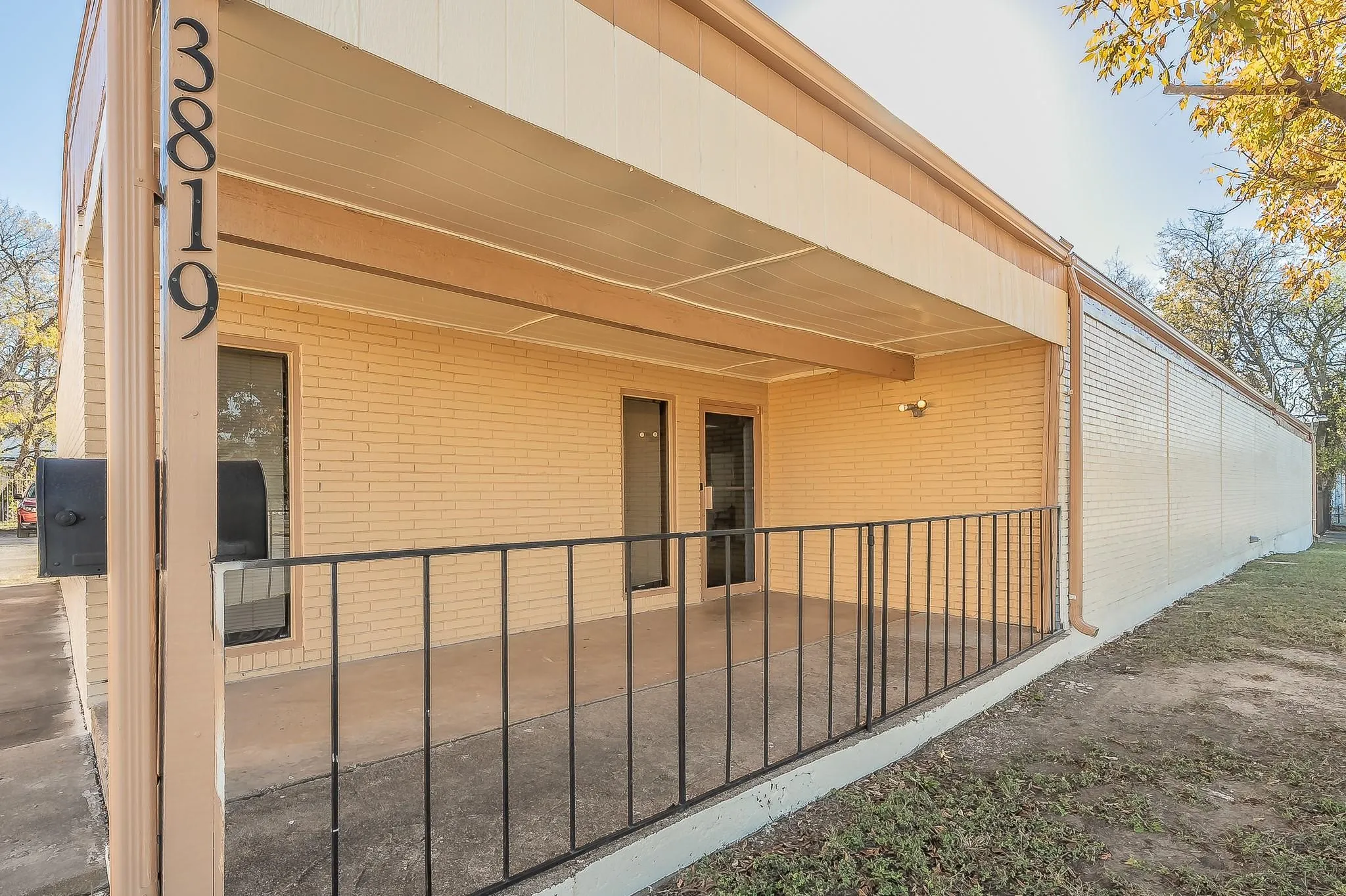Business For Sale in Tarrant County , 3819 Mccart Avenue, Fort Worth, Texas 76110, 0, 0, Garage spaces, 0 Sqft, built in 1966, mls#21396254, Real Estate Agent in Fort Worth, Homes For Sale in Tarrant county, Homes For Sale in Fort Worth, Realtor in Fort Worth Texas, Real Estate Brokerage Independent Realty Texas, Luminita Cordes Realtor