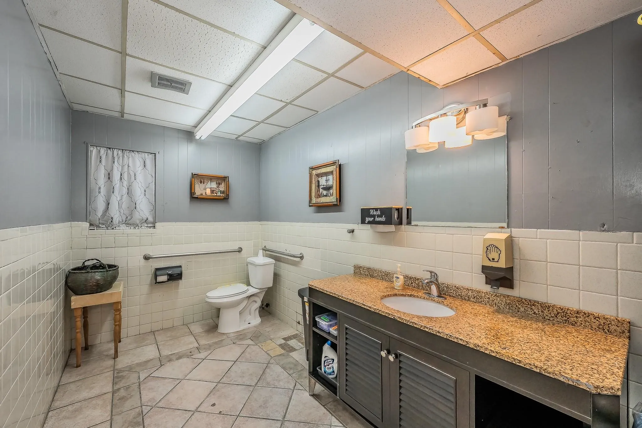 Business For Sale in Tarrant County , 3819 Mccart Avenue, Fort Worth, Texas 76110, 0, 0, Garage spaces, 0 Sqft, built in 1966, mls#21396254, Real Estate Agent in Fort Worth, Homes For Sale in Tarrant county, Homes For Sale in Fort Worth, Realtor in Fort Worth Texas, Real Estate Brokerage Independent Realty Texas, Luminita Cordes Realtor